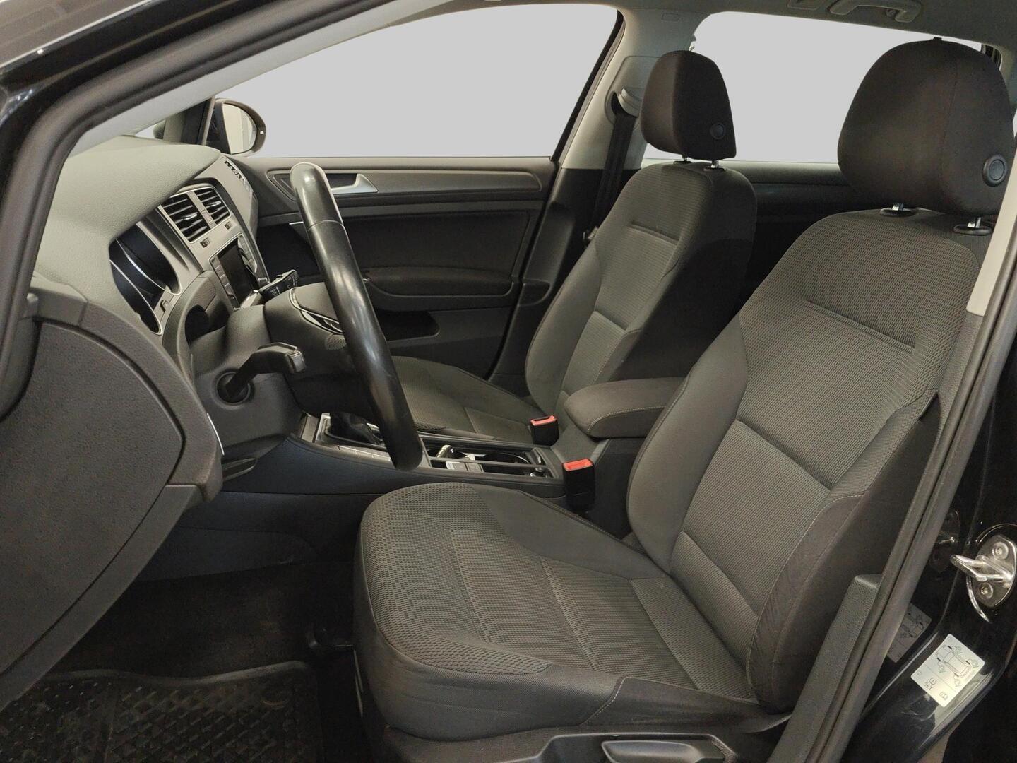 VOLKSWAGEN Golf 2014