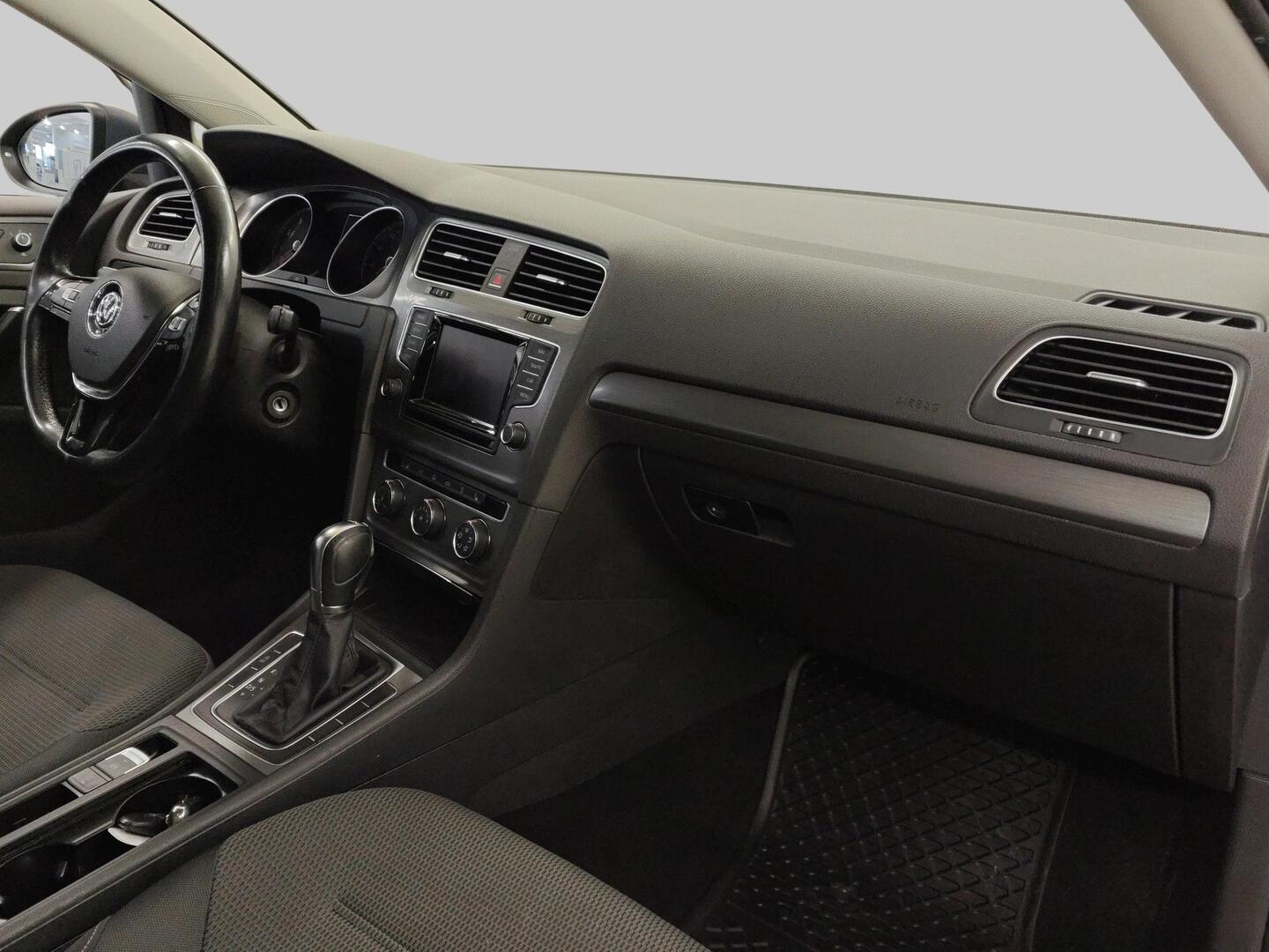 VOLKSWAGEN Golf 2014