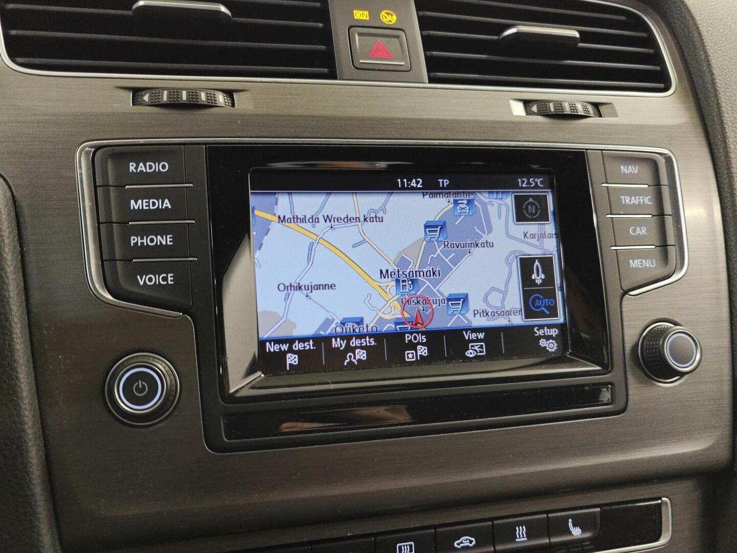 VOLKSWAGEN Golf 2014