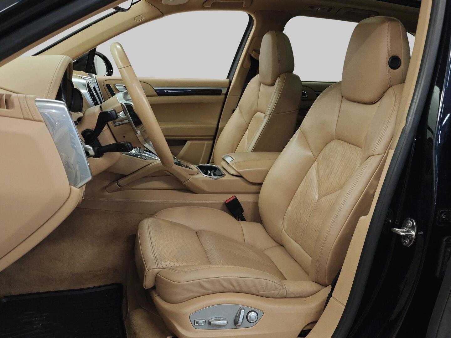 PORSCHE Cayenne 2015