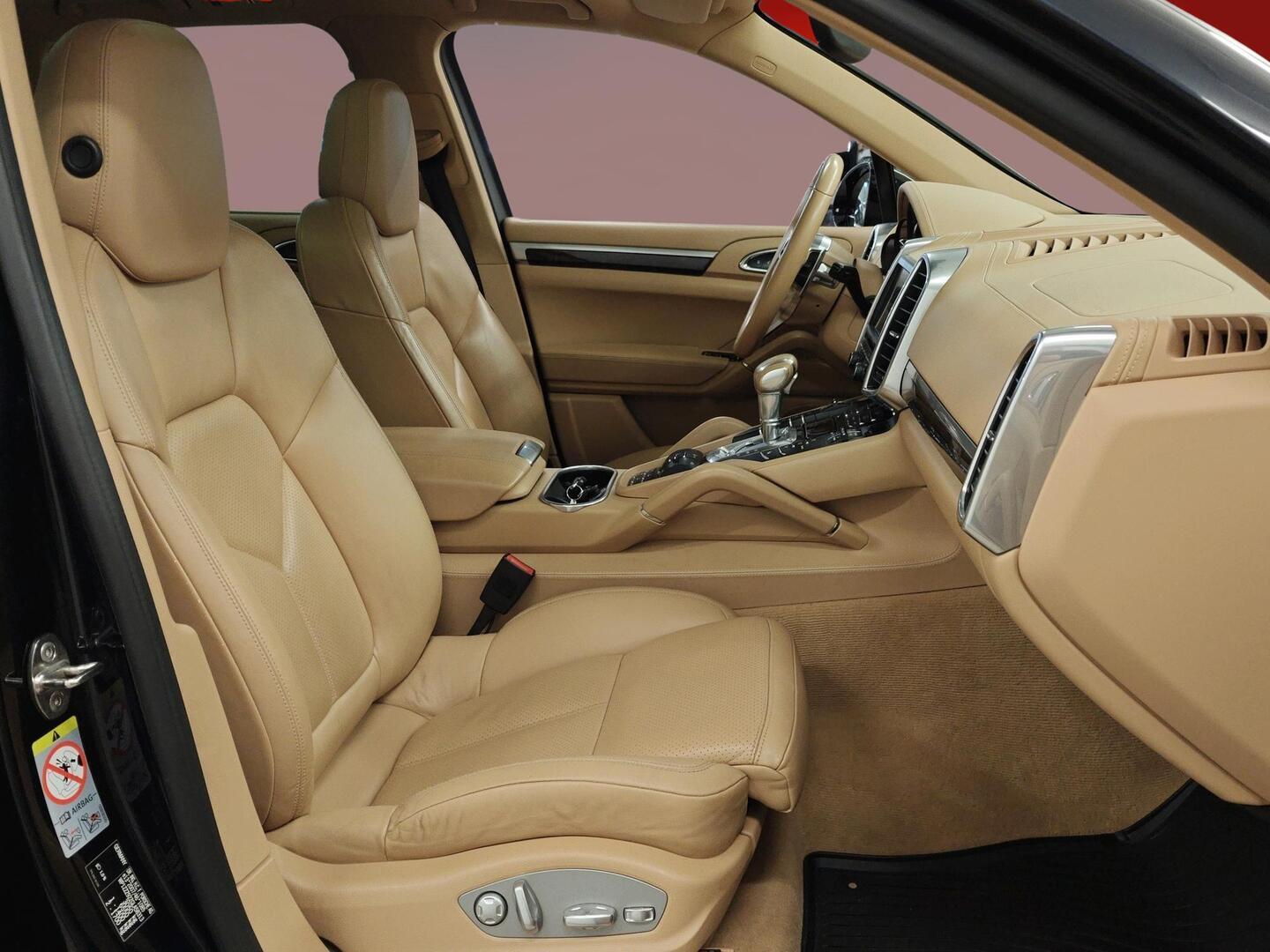 PORSCHE Cayenne 2015