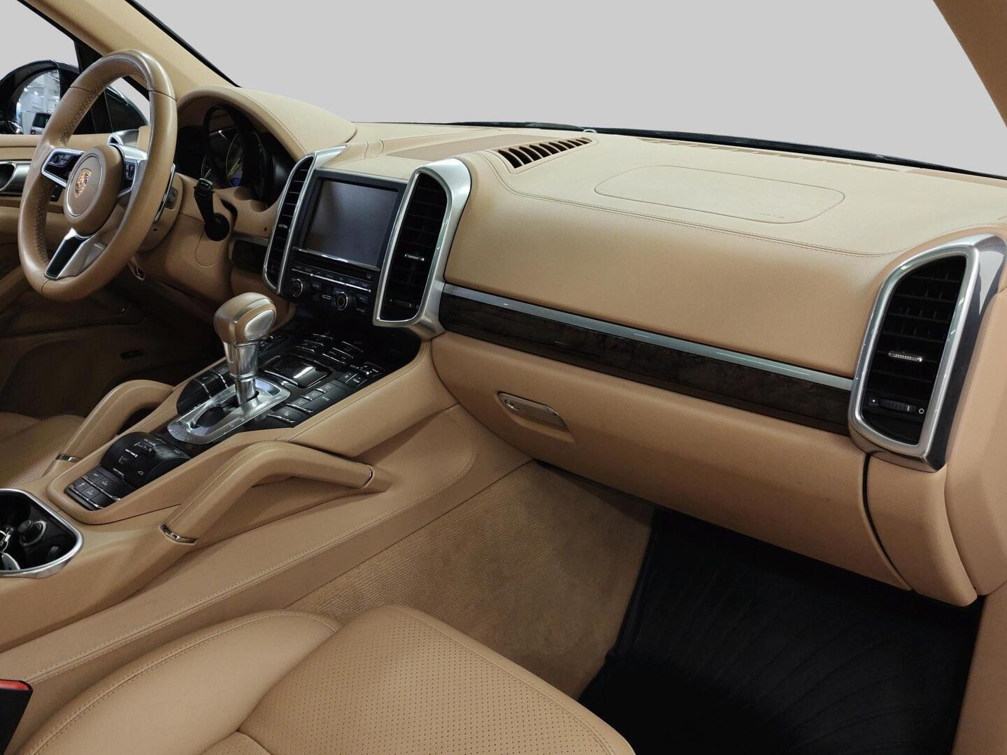 PORSCHE Cayenne 2015