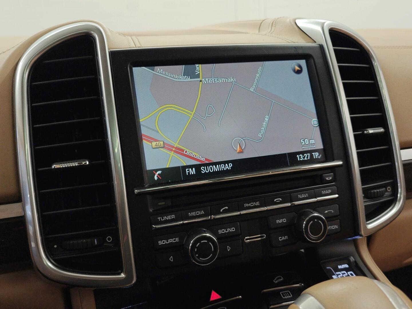 PORSCHE Cayenne 2015