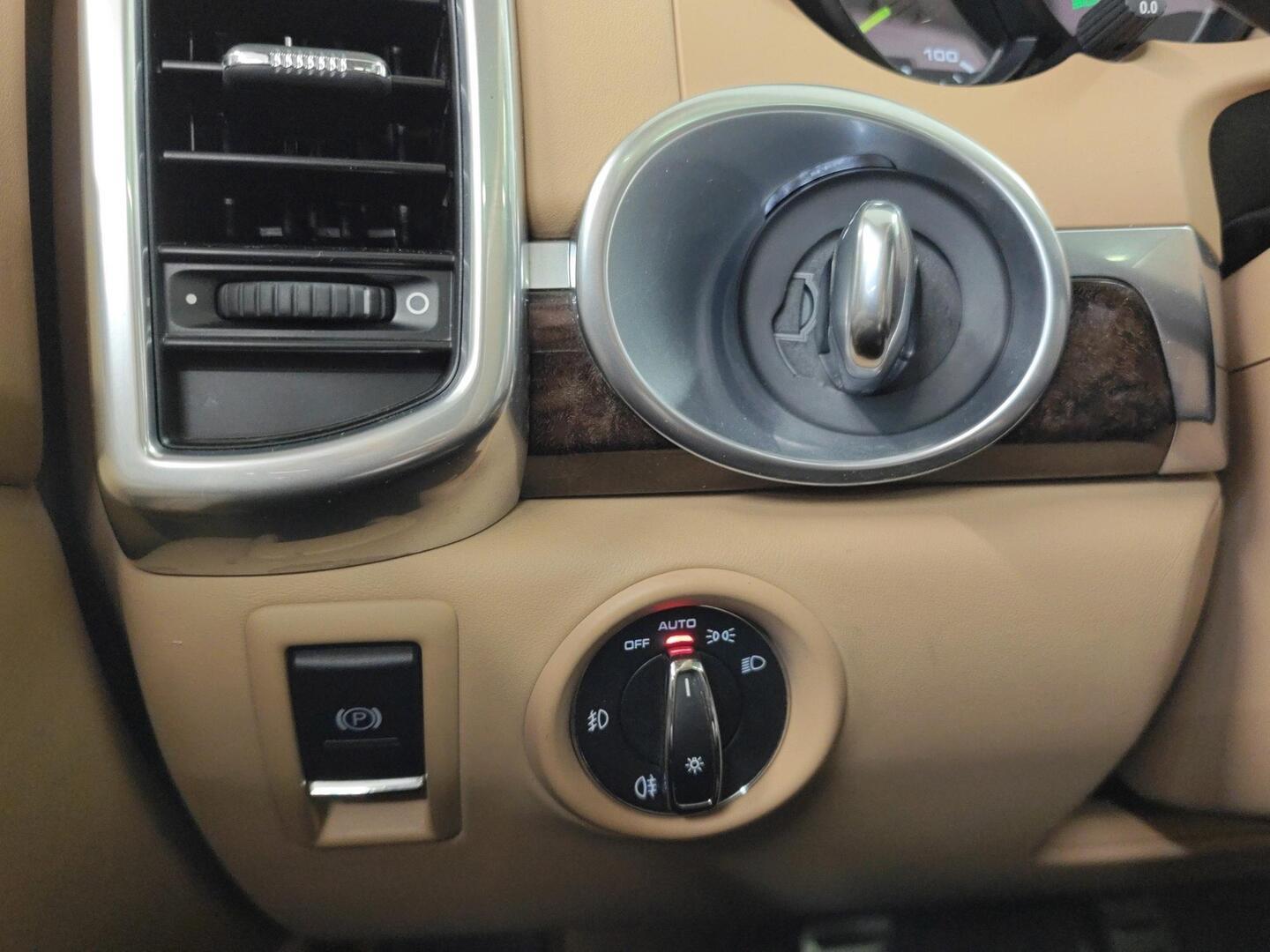 PORSCHE Cayenne 2015