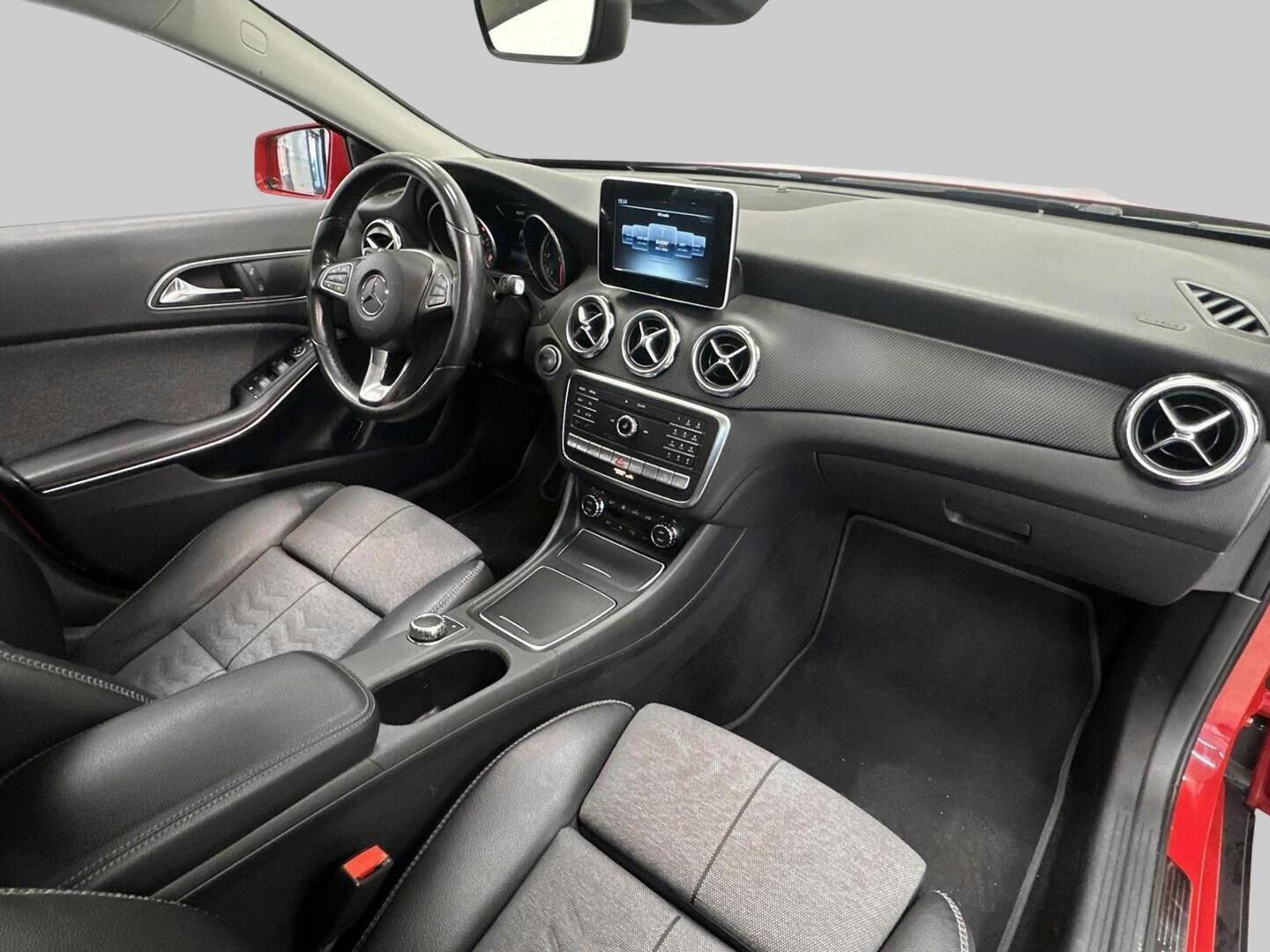 MERCEDES-BENZ GLA 2017