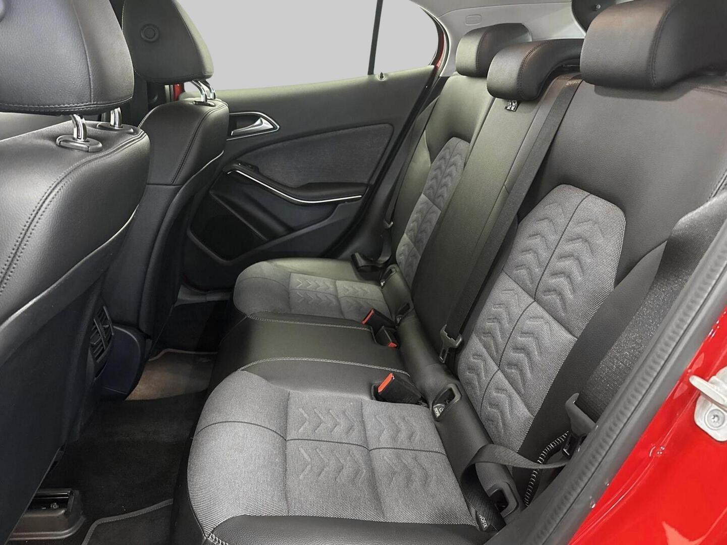 MERCEDES-BENZ GLA 2017