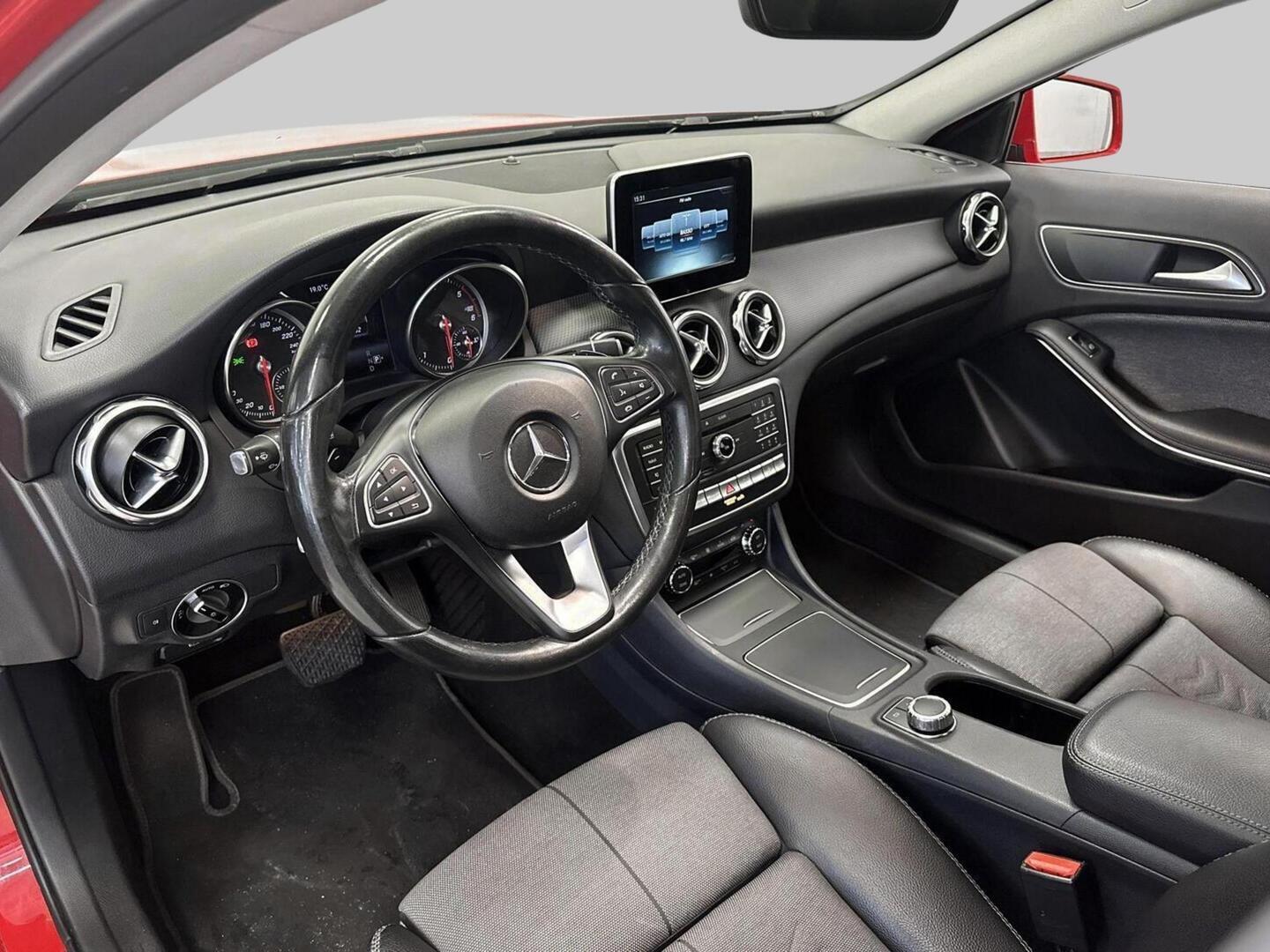 MERCEDES-BENZ GLA 2017