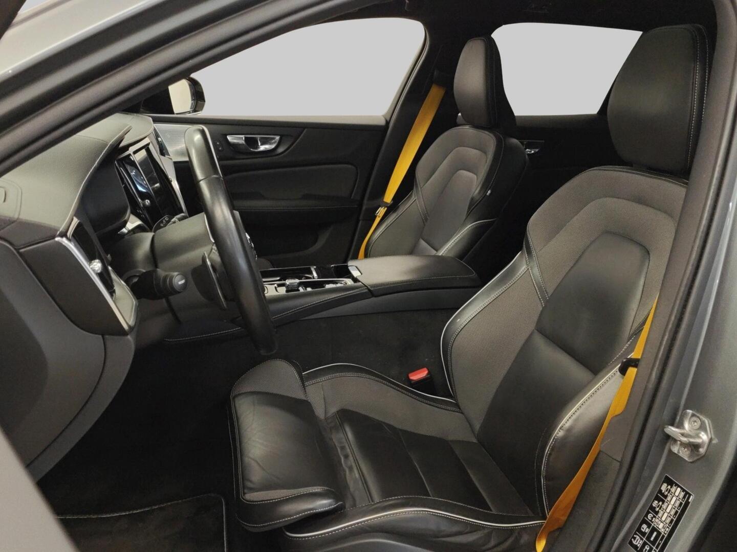 VOLVO V60 2020