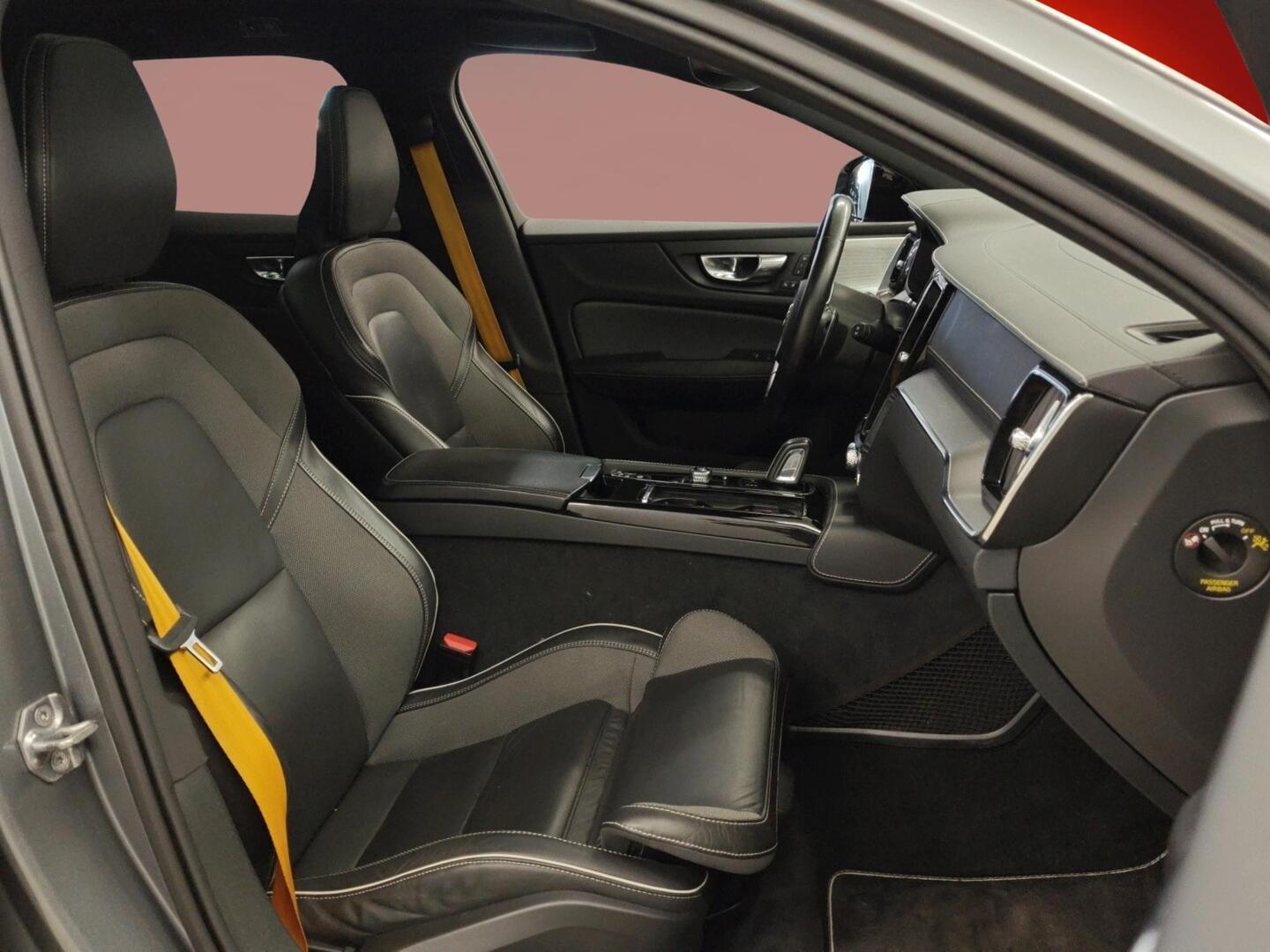 VOLVO V60 2020
