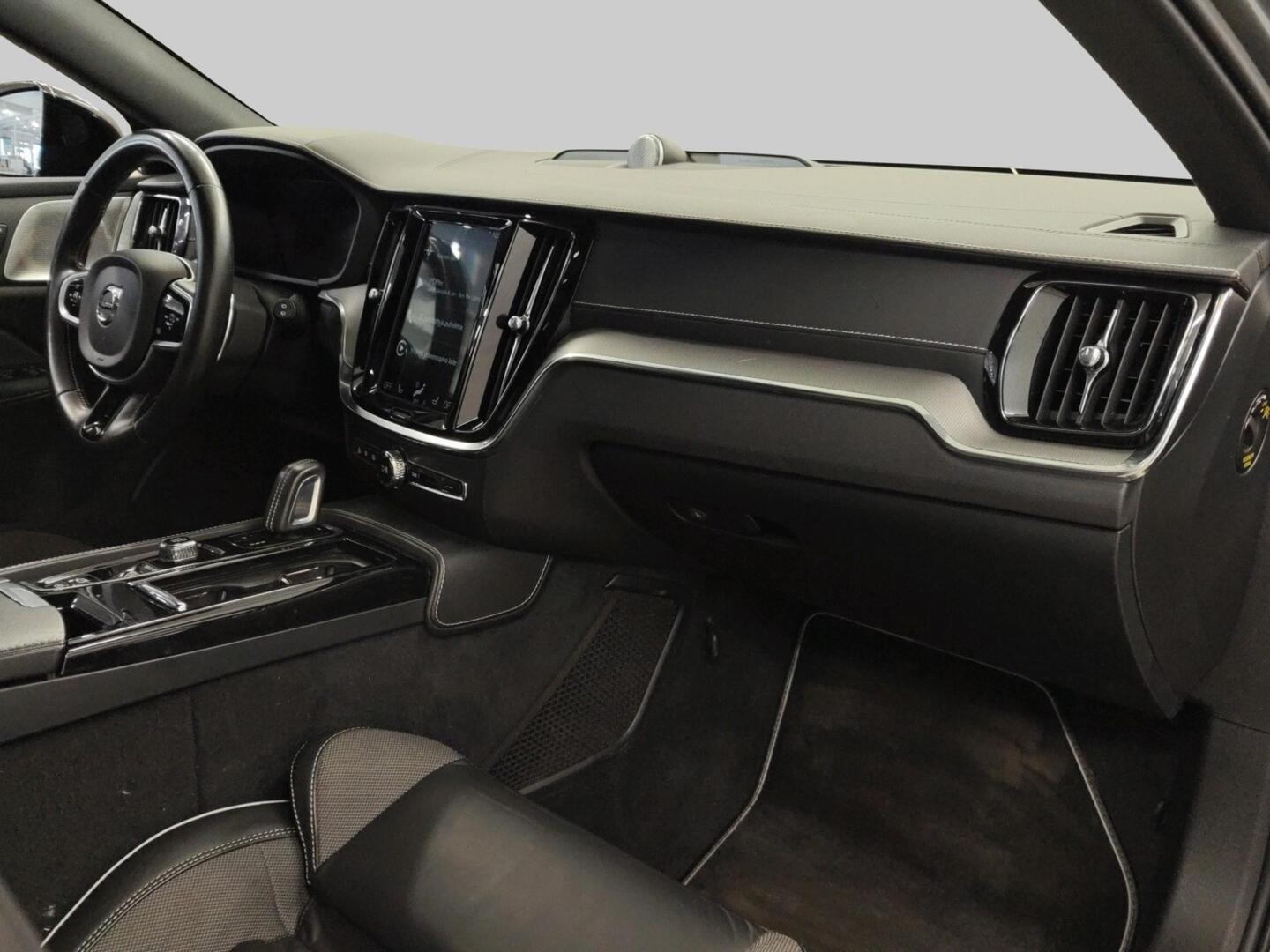 VOLVO V60 2020