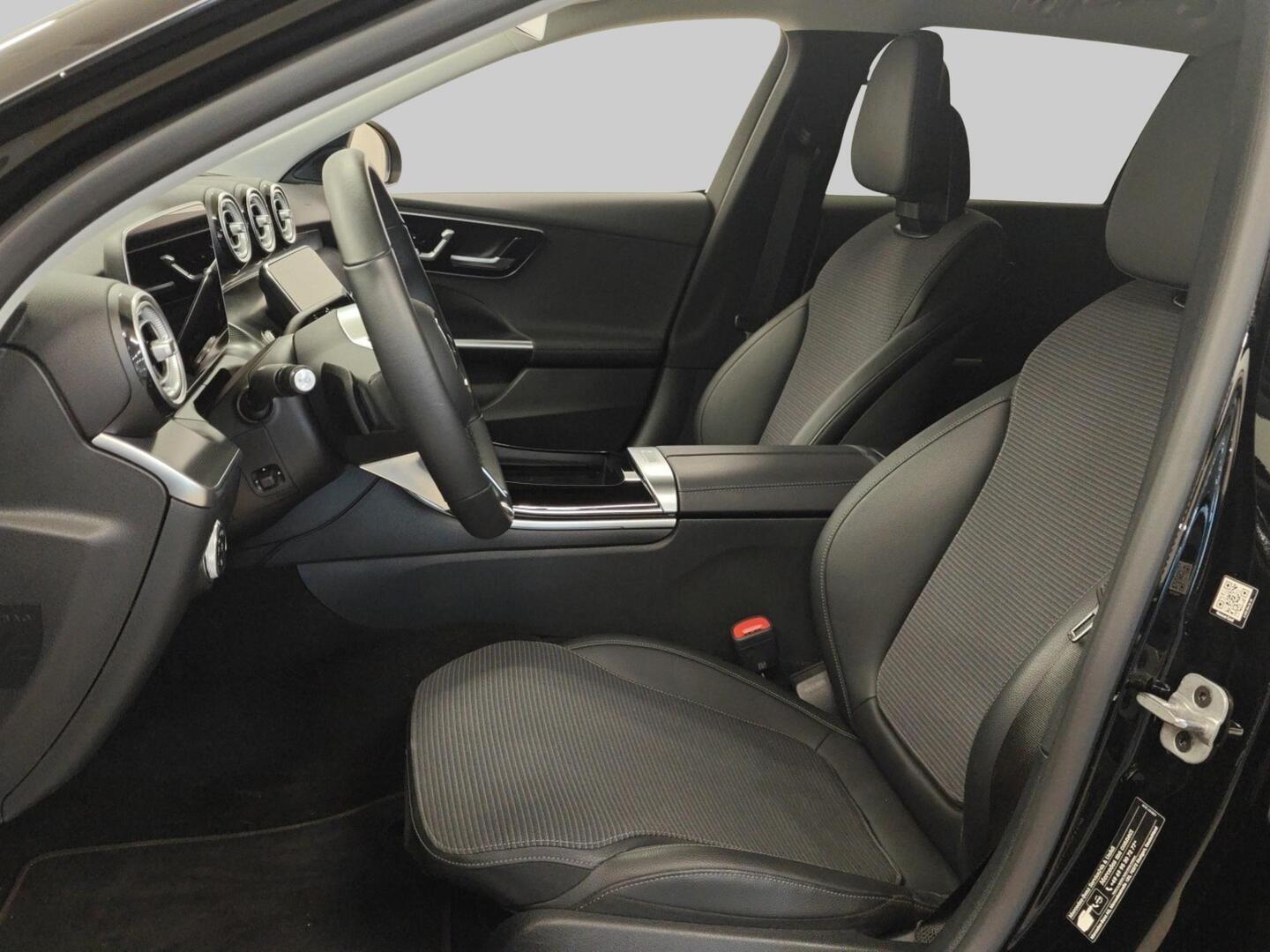 MERCEDES-BENZ C 2024