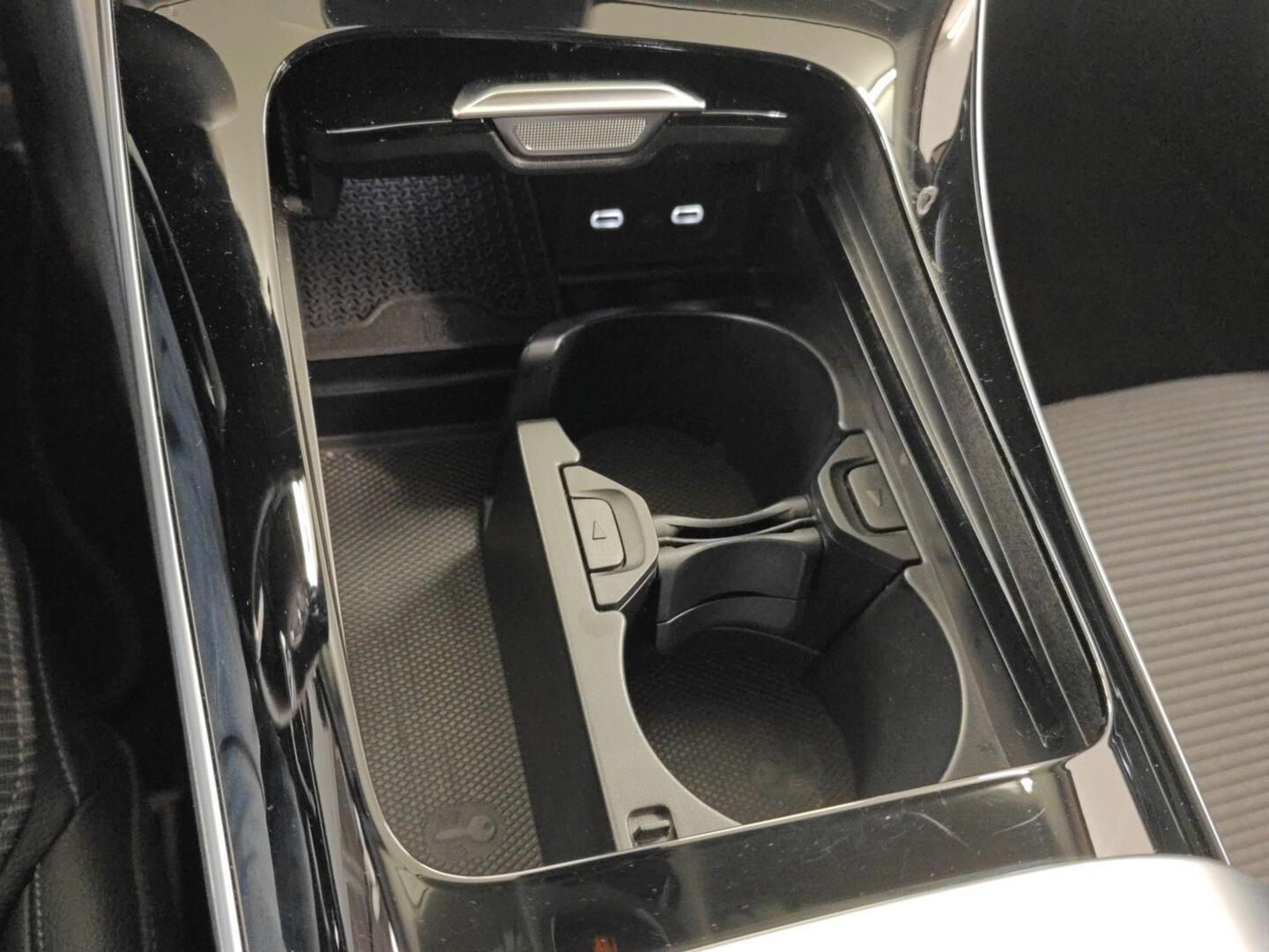 MERCEDES-BENZ C 2024