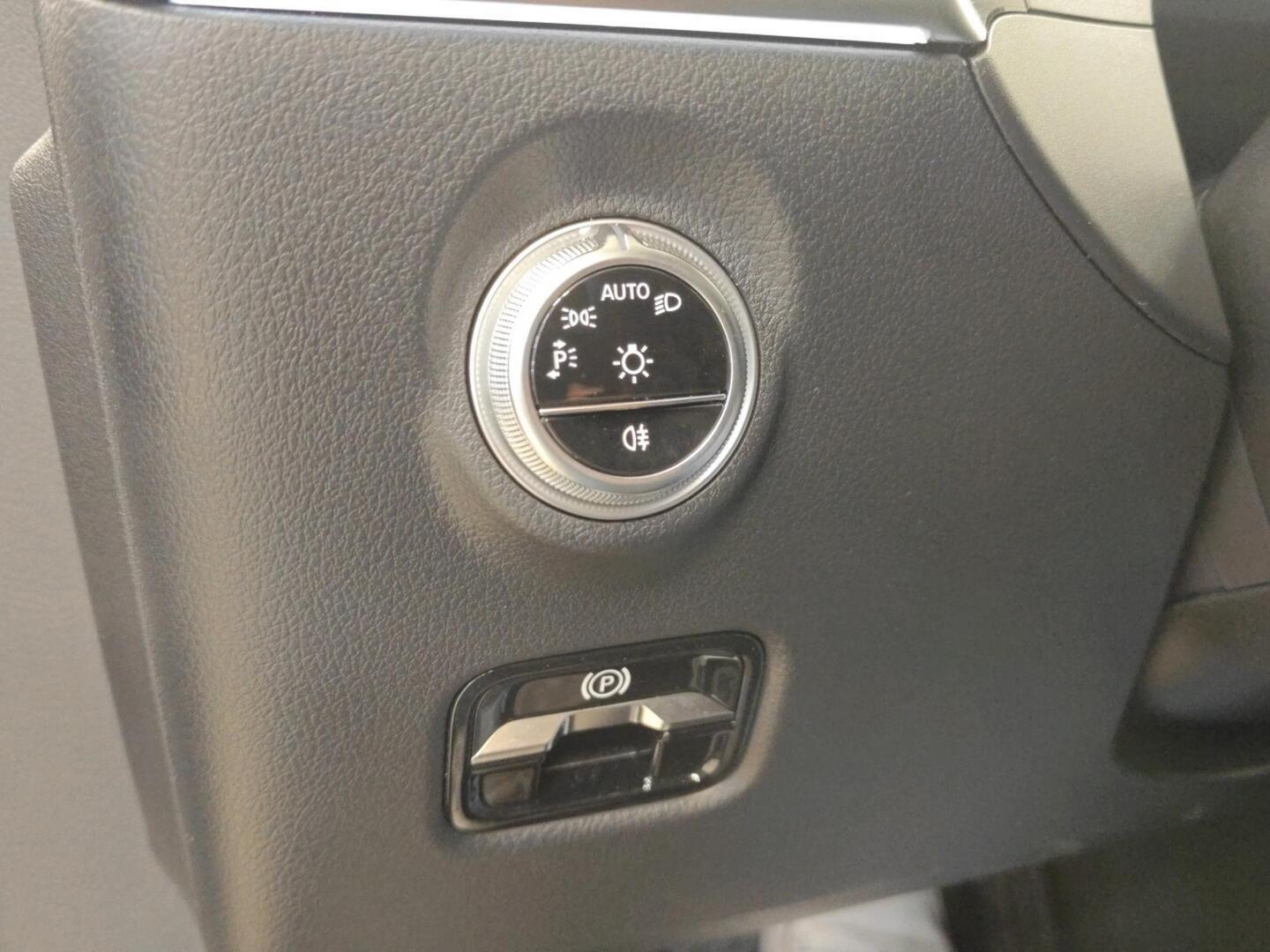 MERCEDES-BENZ C 2024