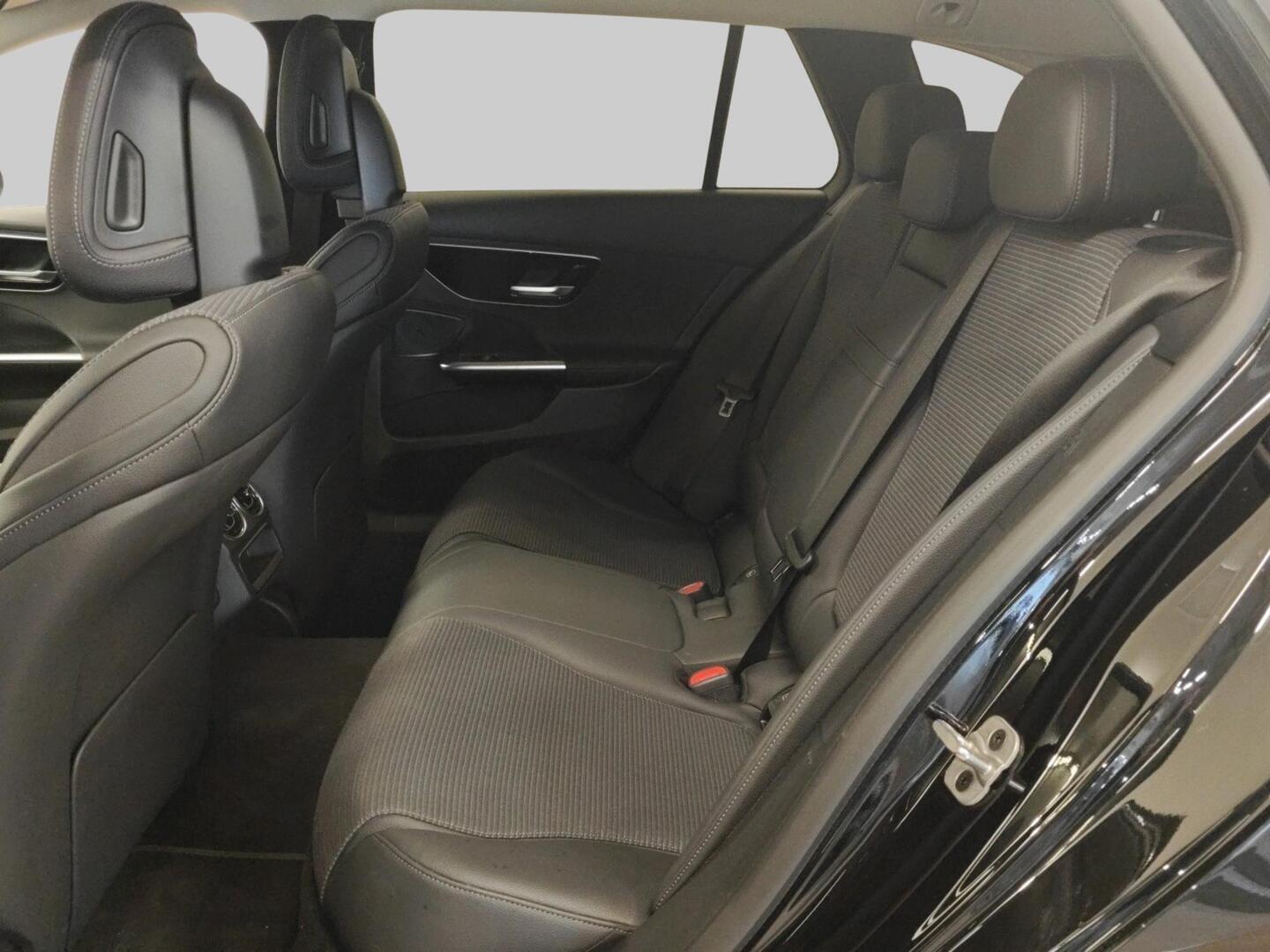 MERCEDES-BENZ C 2024