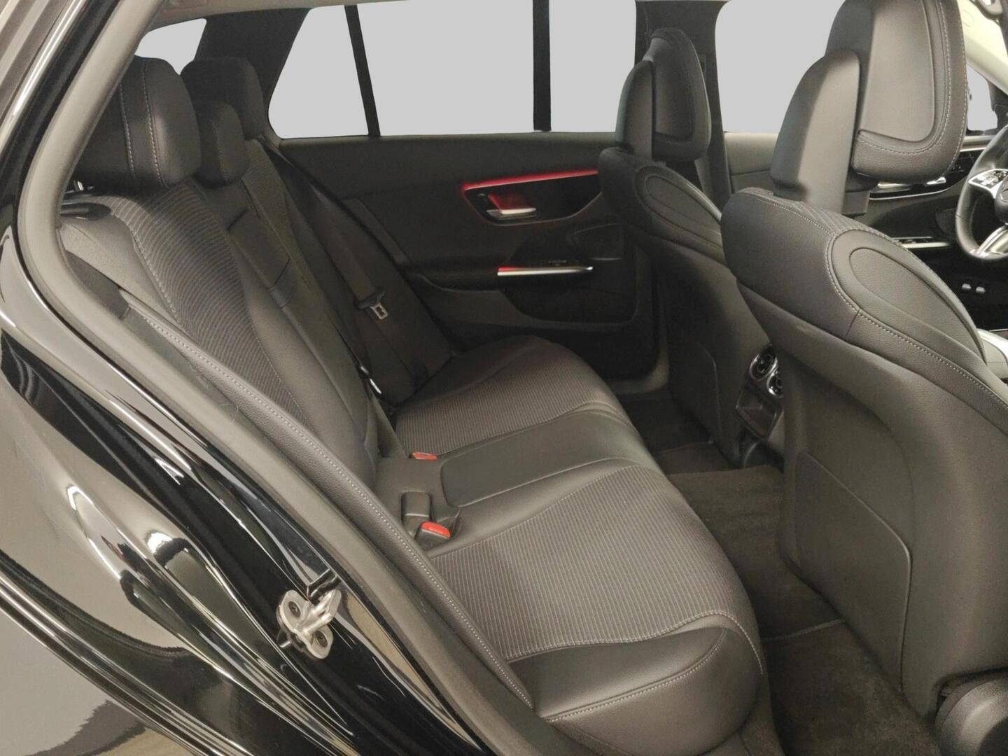 MERCEDES-BENZ C 2024