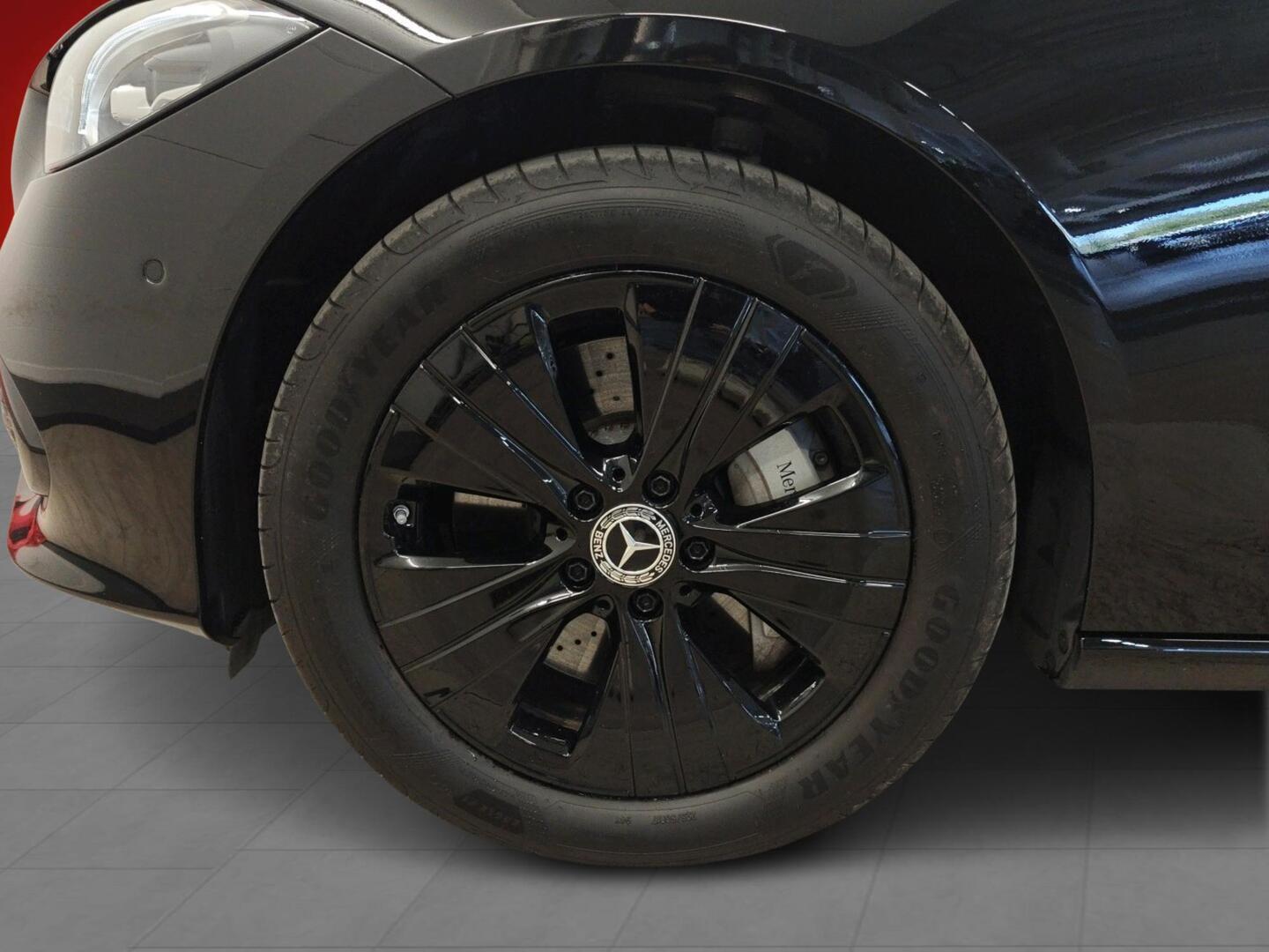 MERCEDES-BENZ C 2024