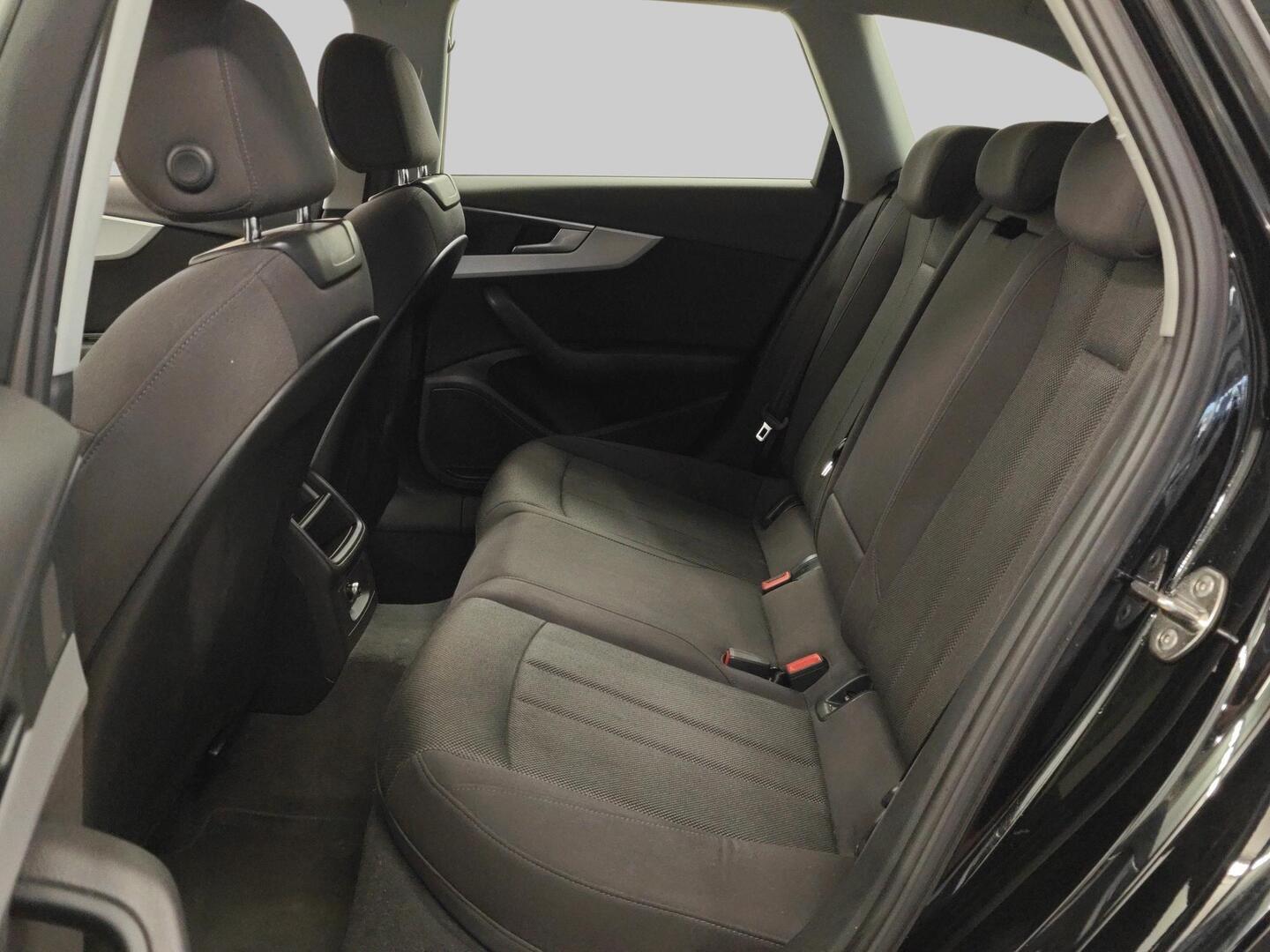 AUDI A4 2016