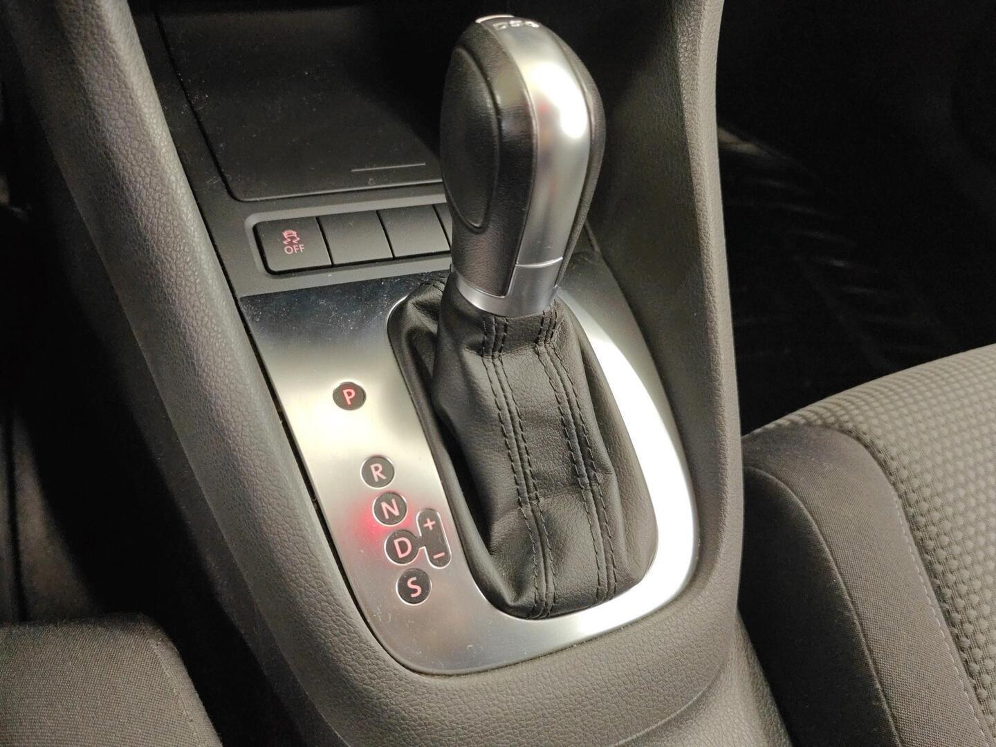 VOLKSWAGEN Golf 2011