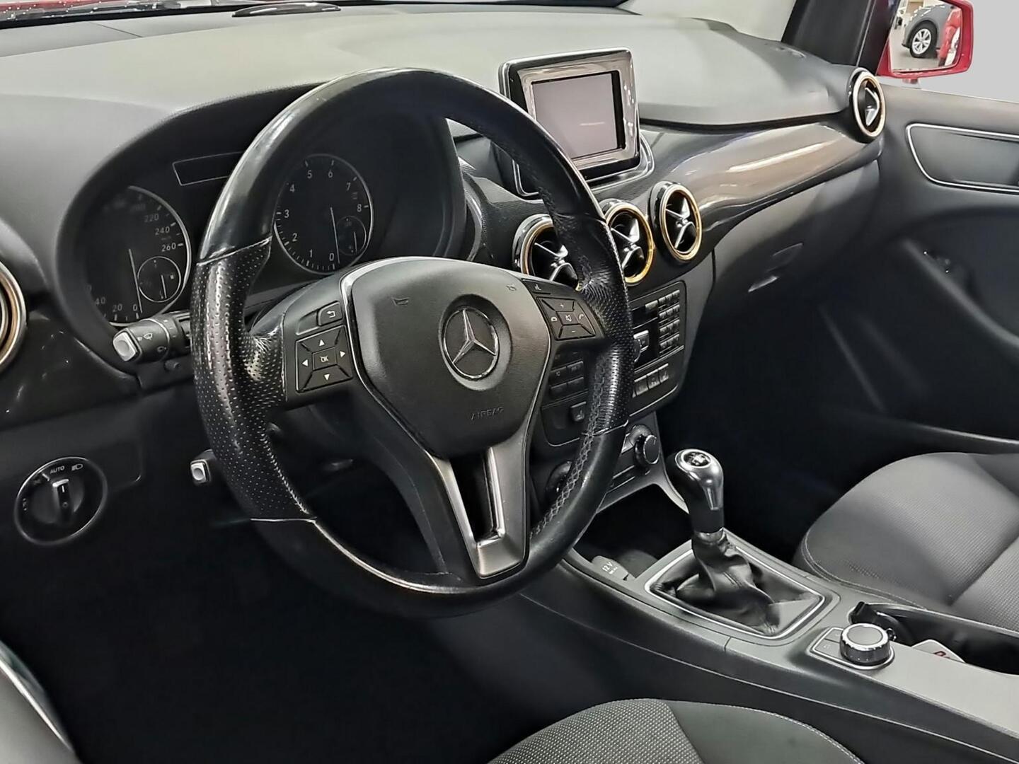 MERCEDES-BENZ B 2012