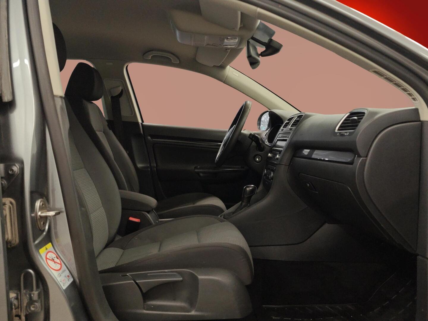 VOLKSWAGEN Golf 2012