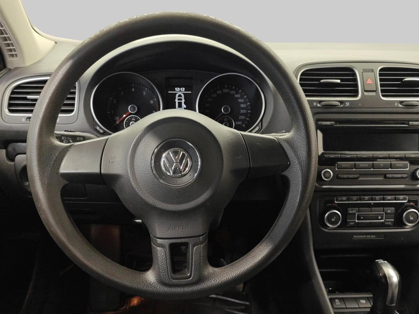 VOLKSWAGEN Golf 2012