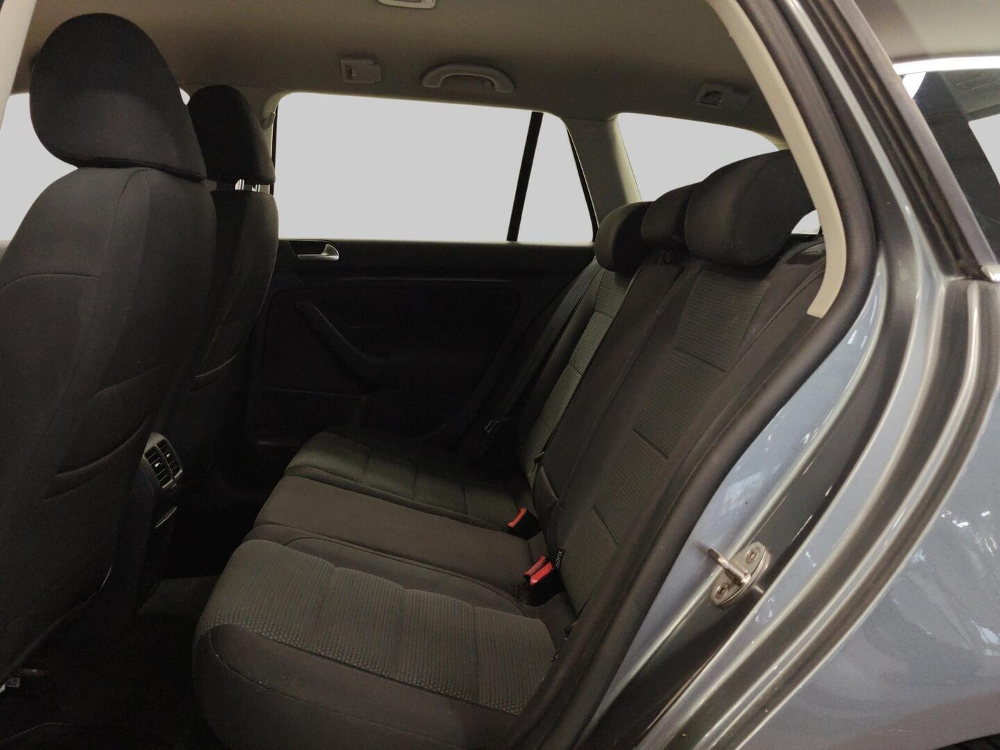VOLKSWAGEN Golf 2012