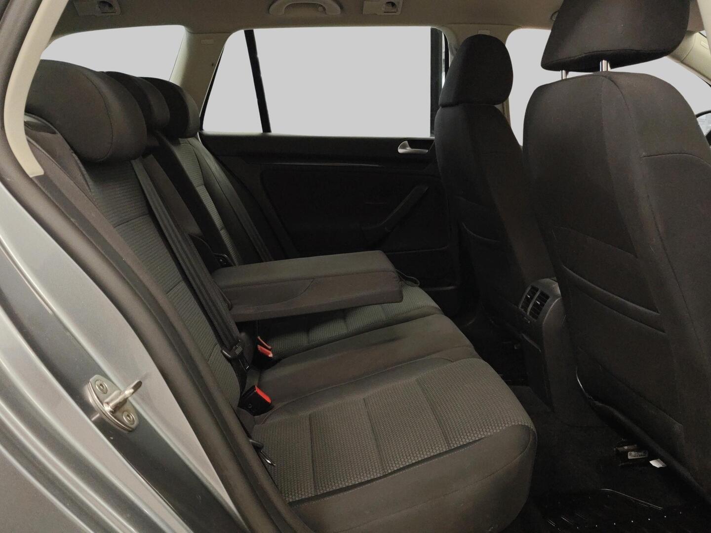 VOLKSWAGEN Golf 2012