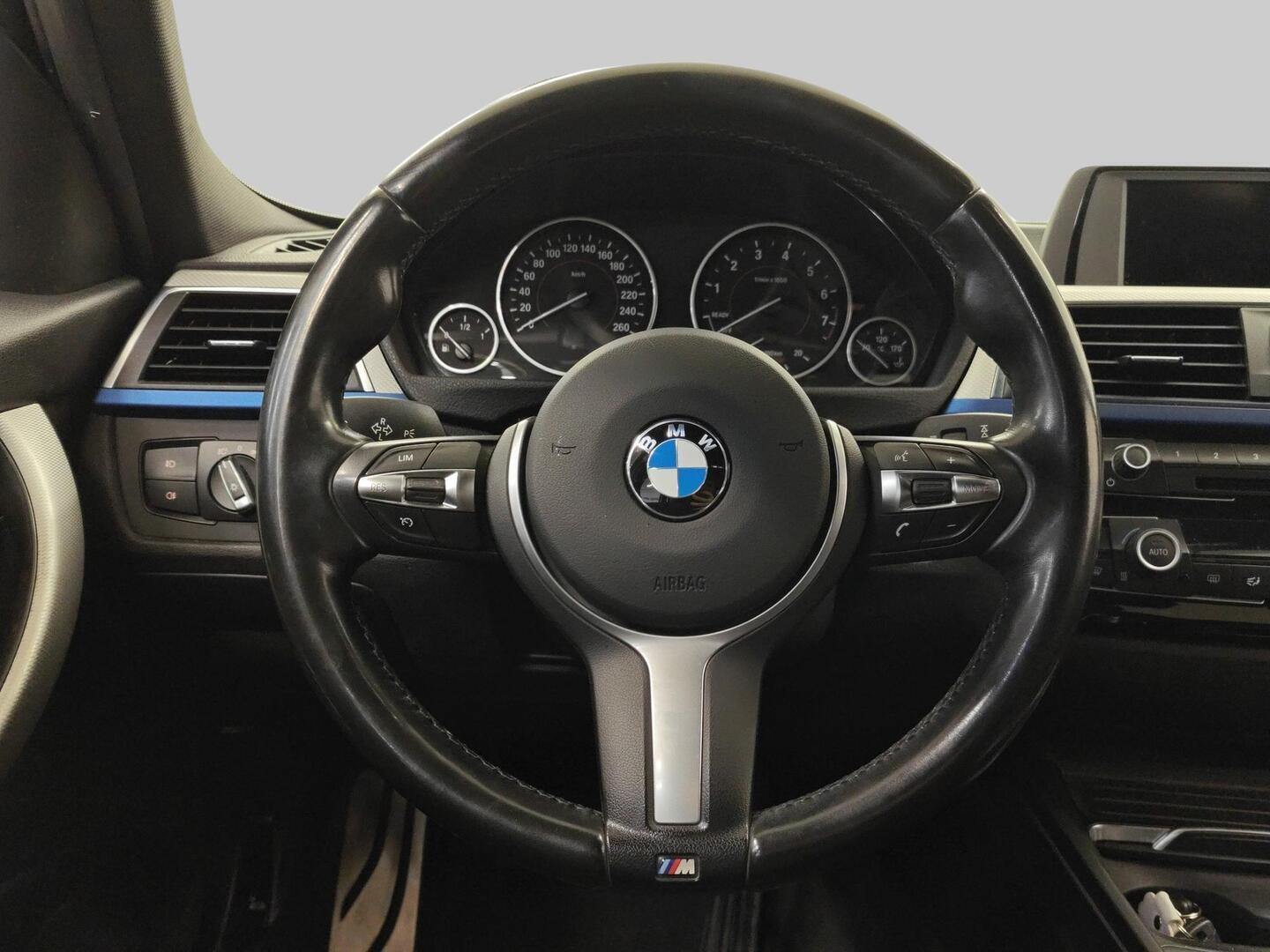 BMW 318 2016