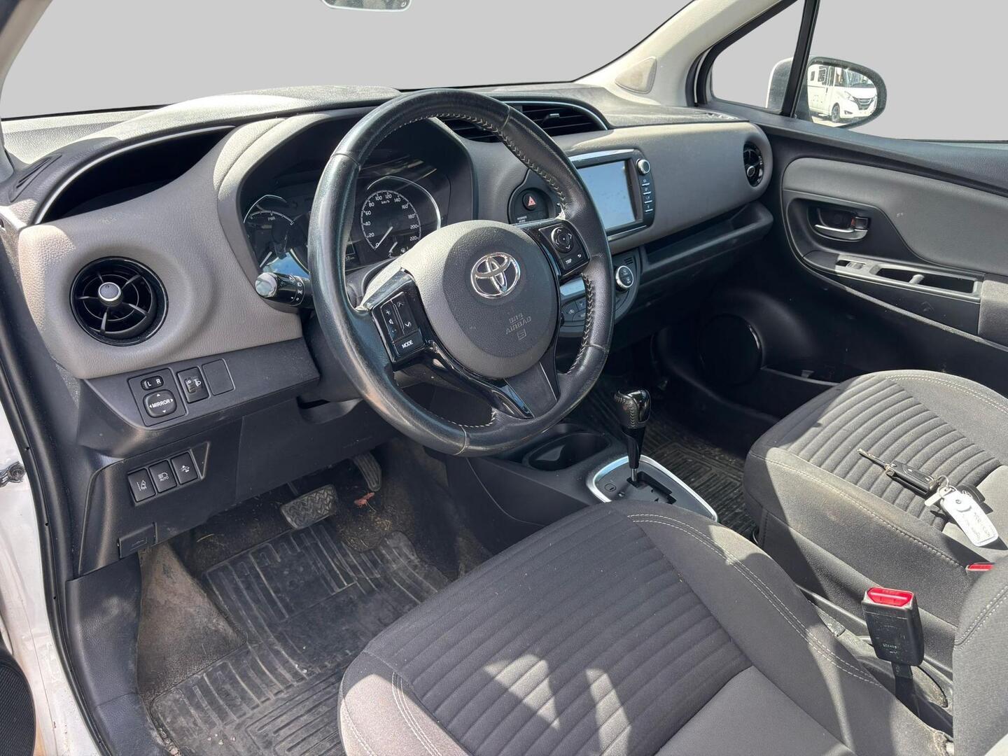 TOYOTA Yaris 2018