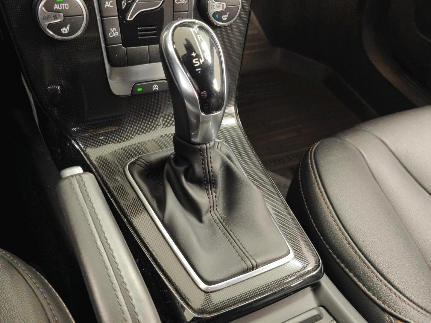 VOLVO V40 Cross Country 2018