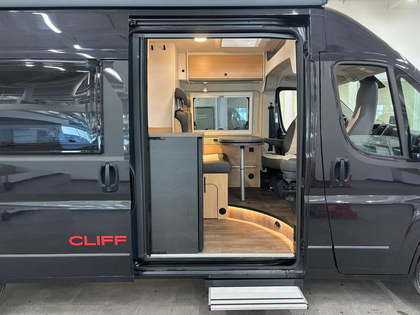 SUNLIGHT CLIFF 600 CVE 2025