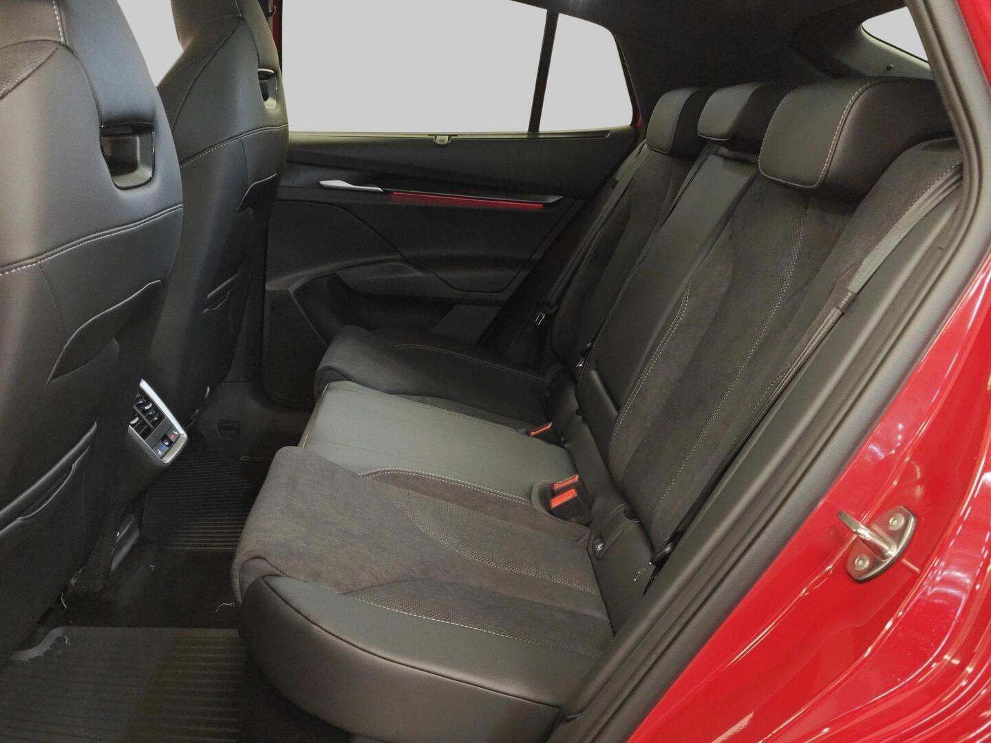 SKODA Enyaq 2025