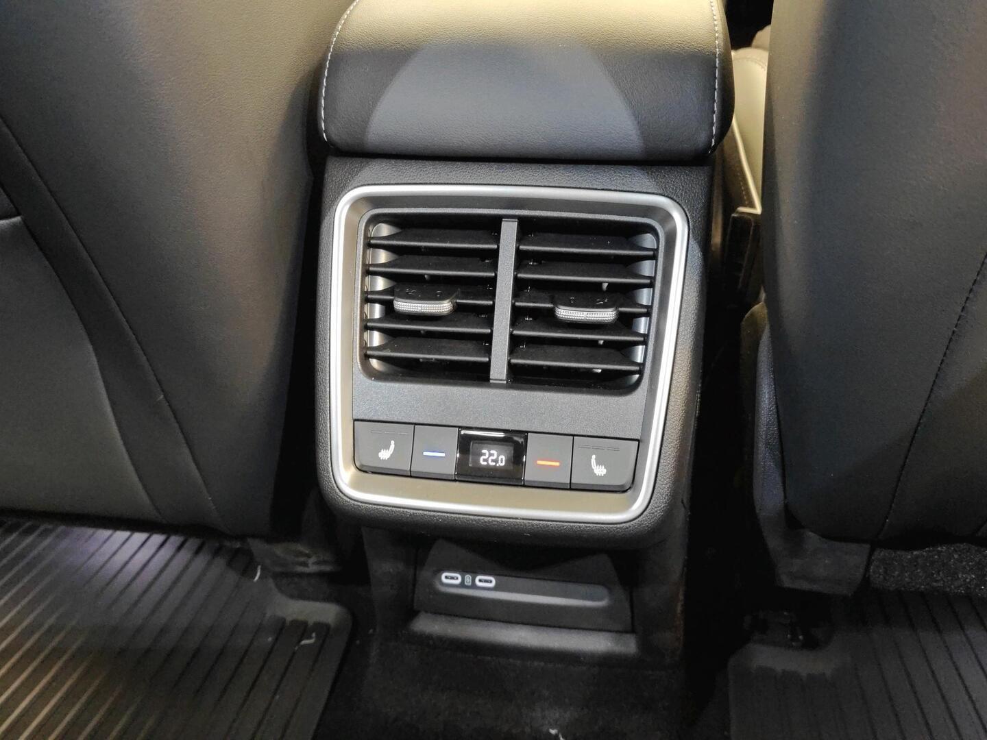 SKODA Enyaq 2025