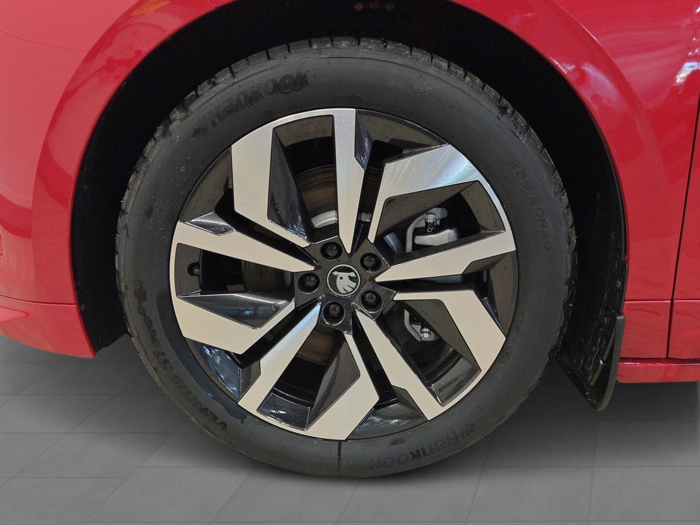 SKODA Enyaq 2025