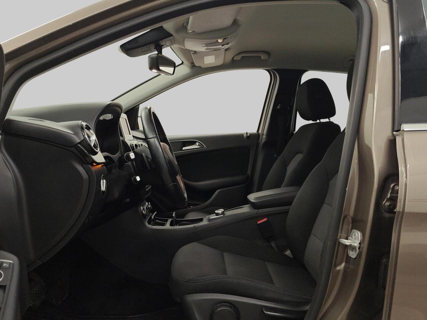 MERCEDES-BENZ B 2012