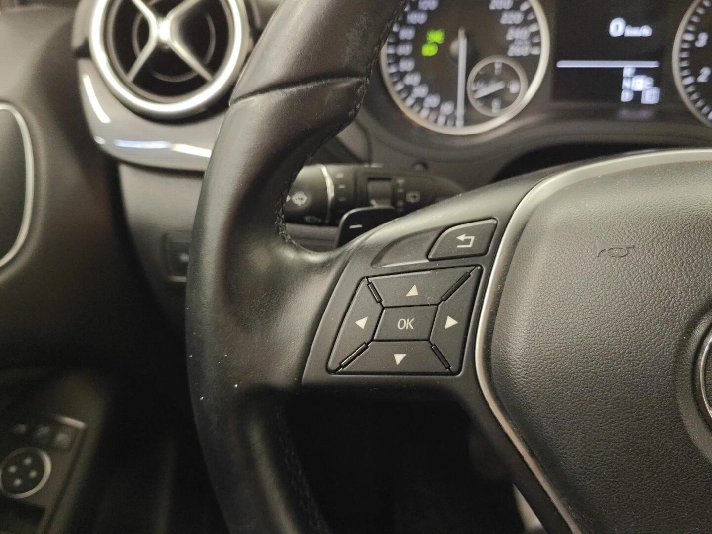 MERCEDES-BENZ B 2012