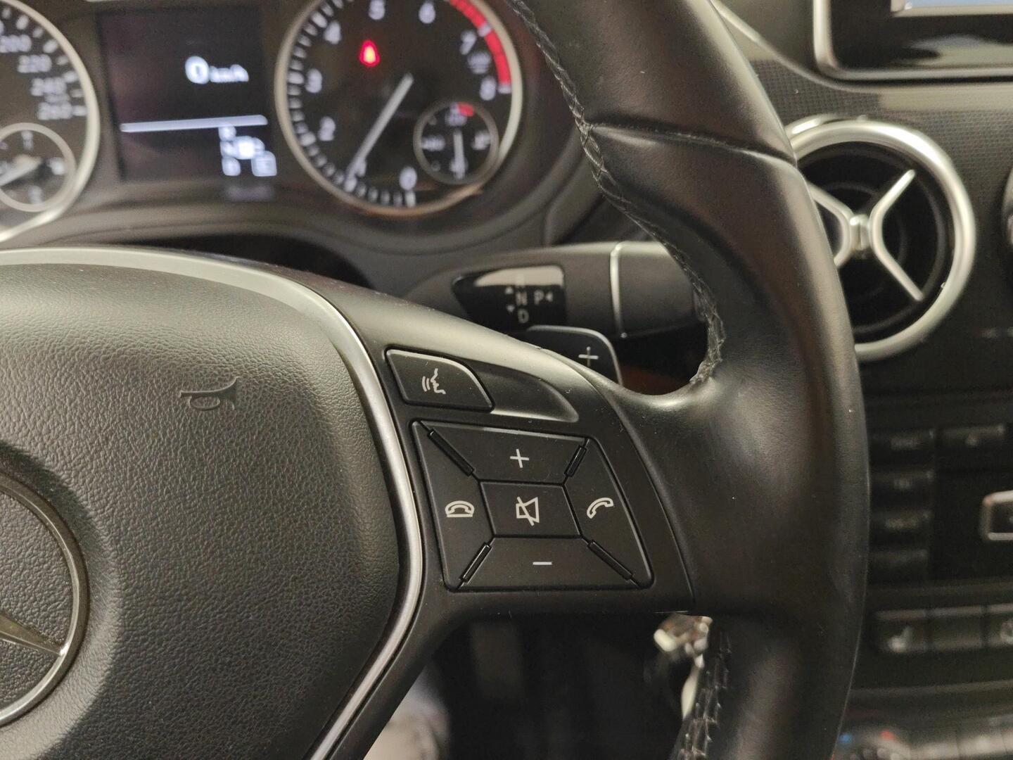 MERCEDES-BENZ B 2012