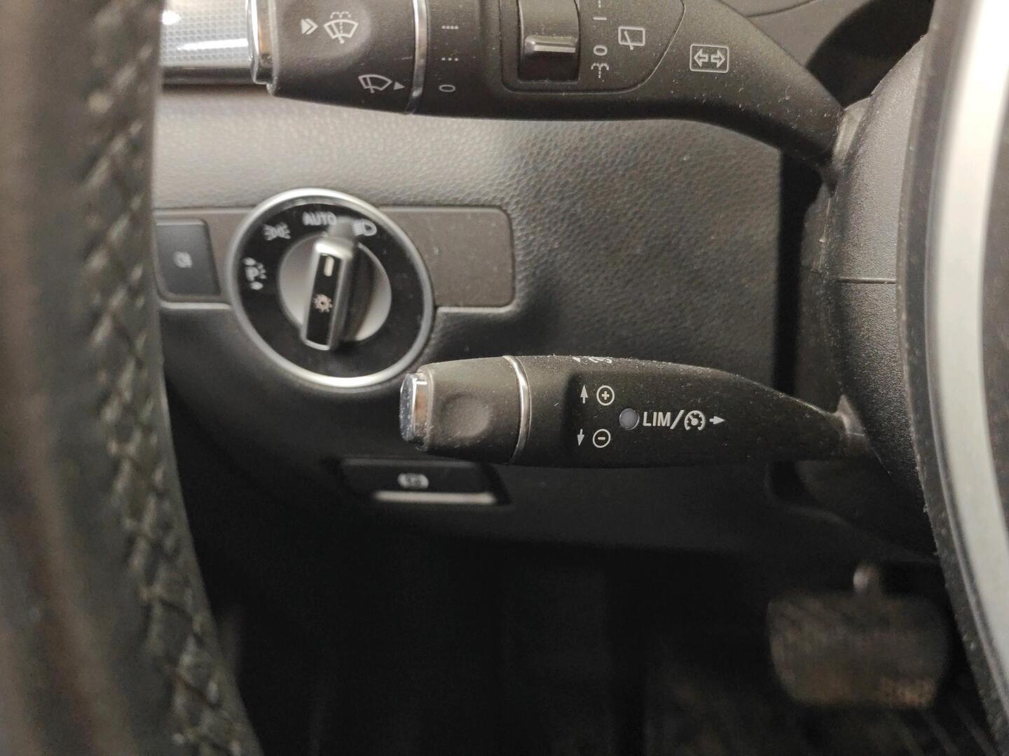MERCEDES-BENZ B 2012