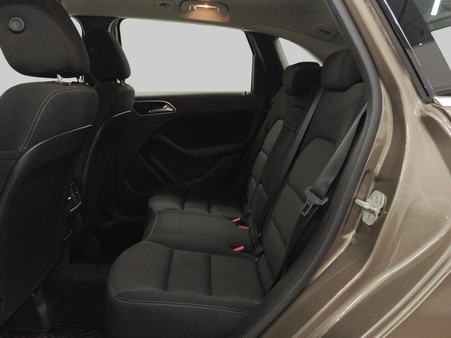 MERCEDES-BENZ B 2012