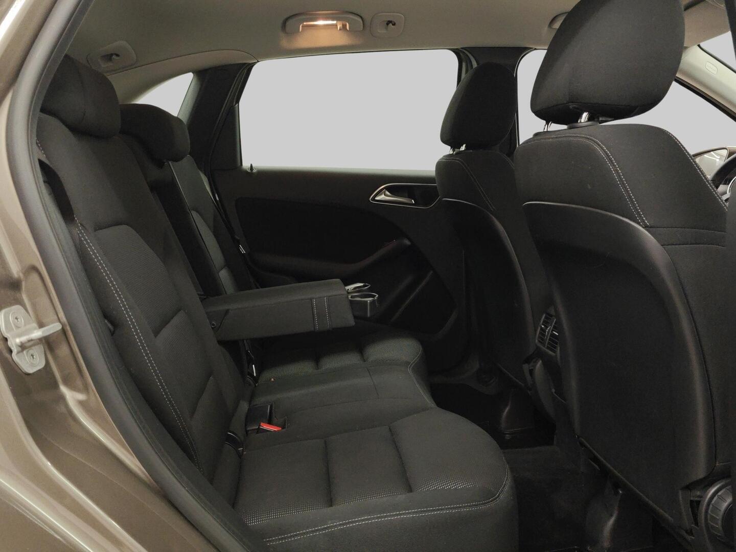 MERCEDES-BENZ B 2012