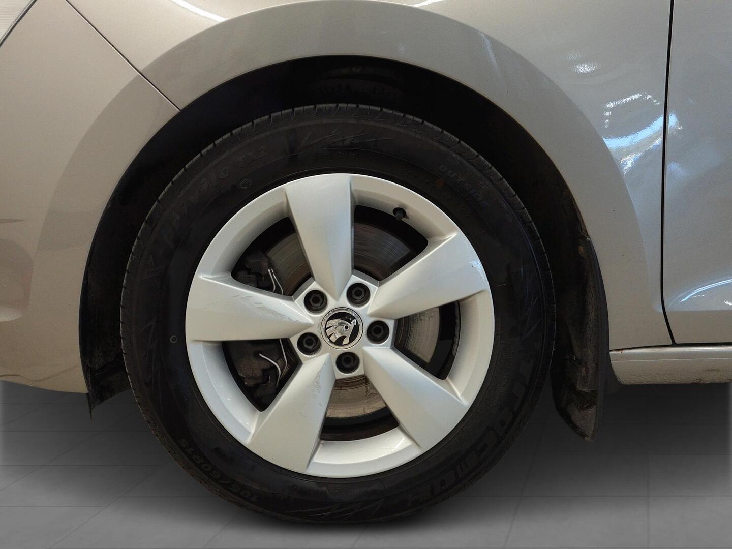 SKODA Rapid 2015