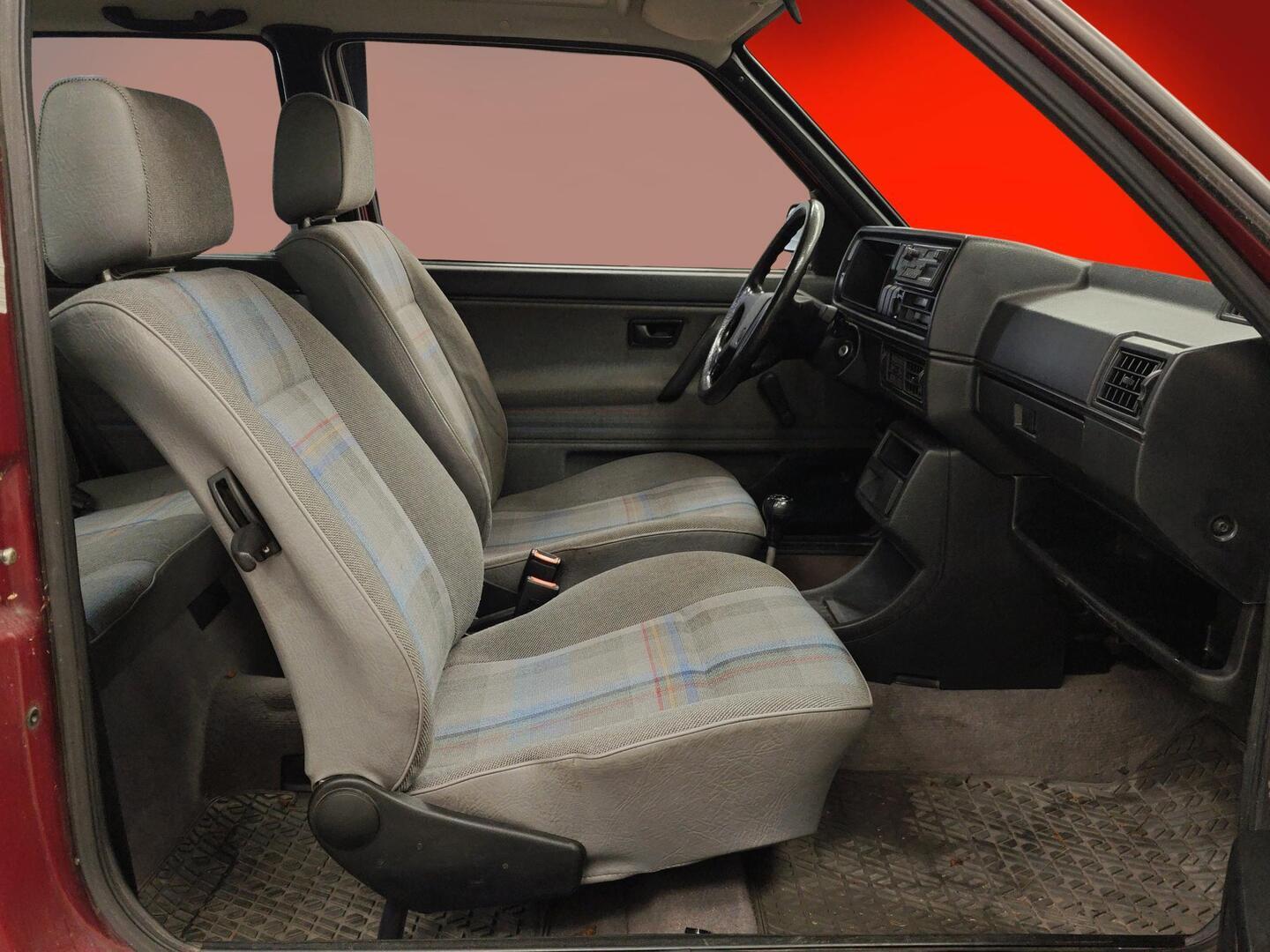 VOLKSWAGEN Golf 1990