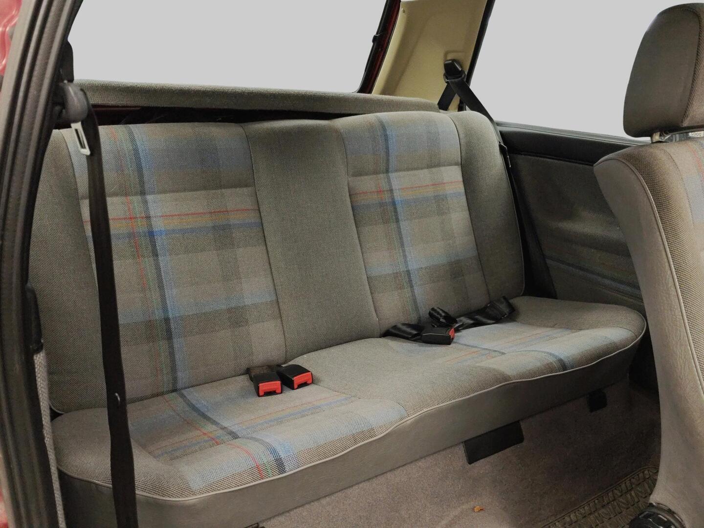 VOLKSWAGEN Golf 1990