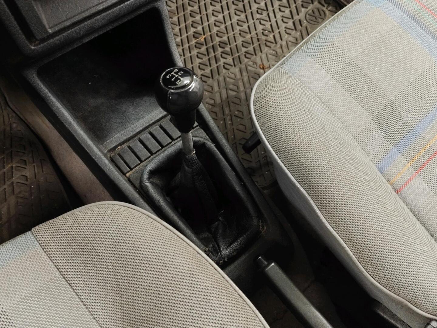 VOLKSWAGEN Golf 1990