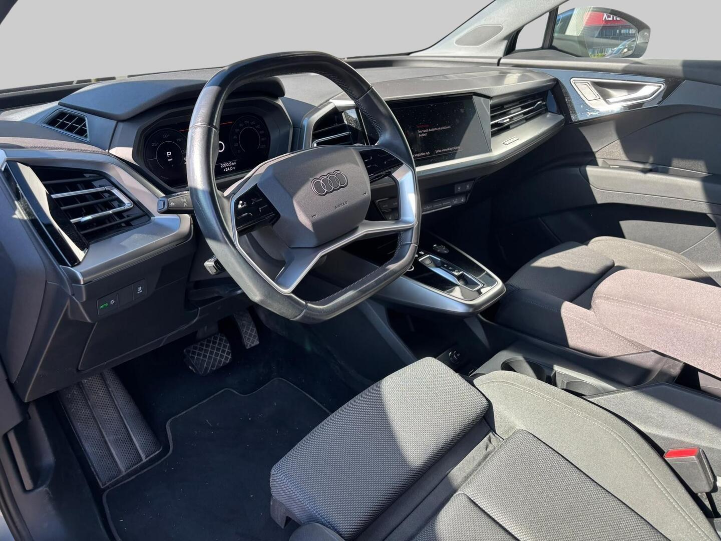 AUDI Q4 e-tron 2021