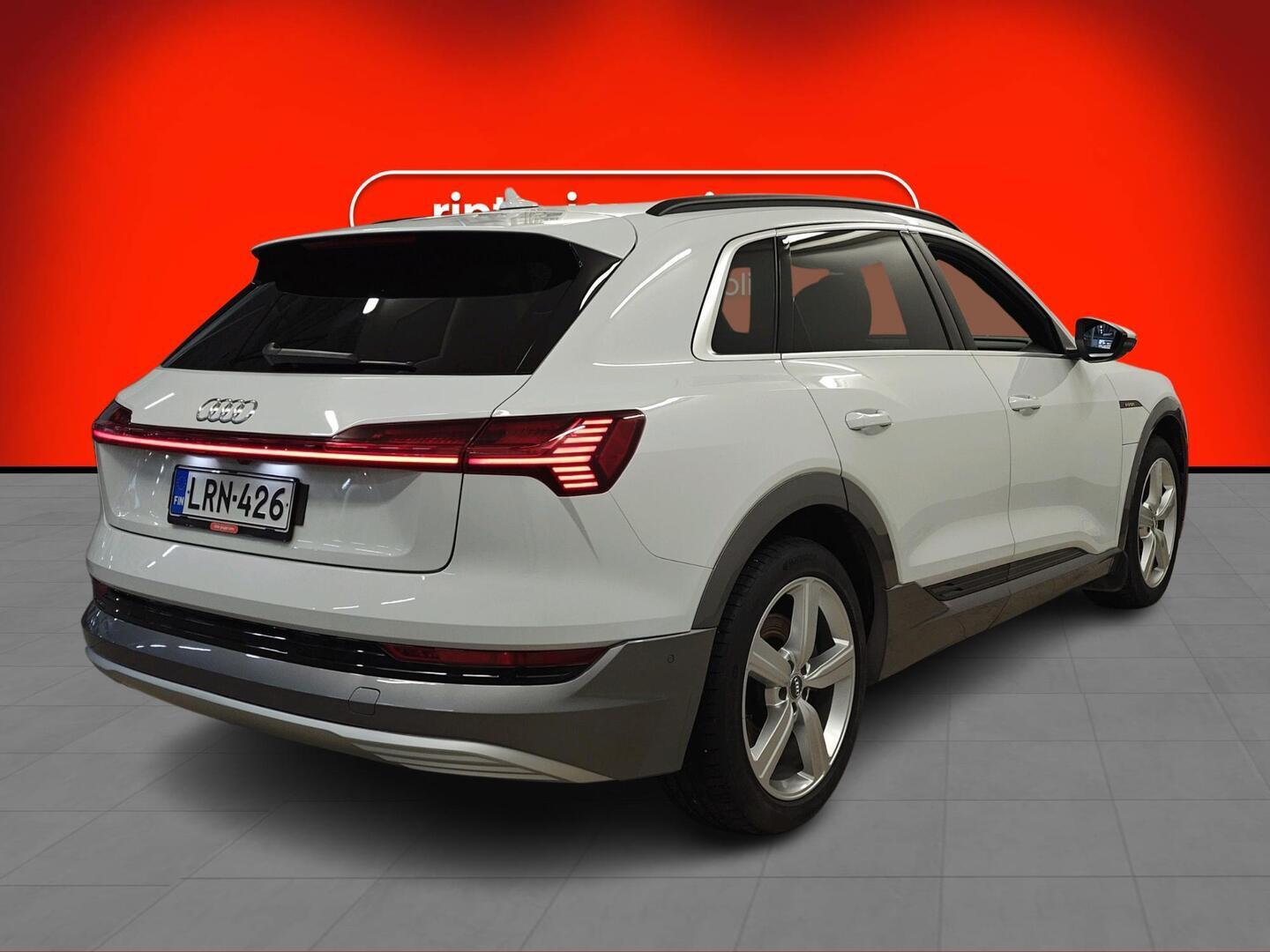 AUDI e-tron 2019