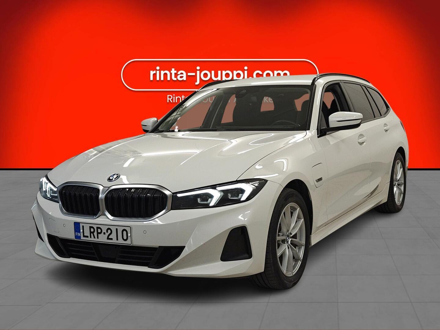 BMW 330 2022