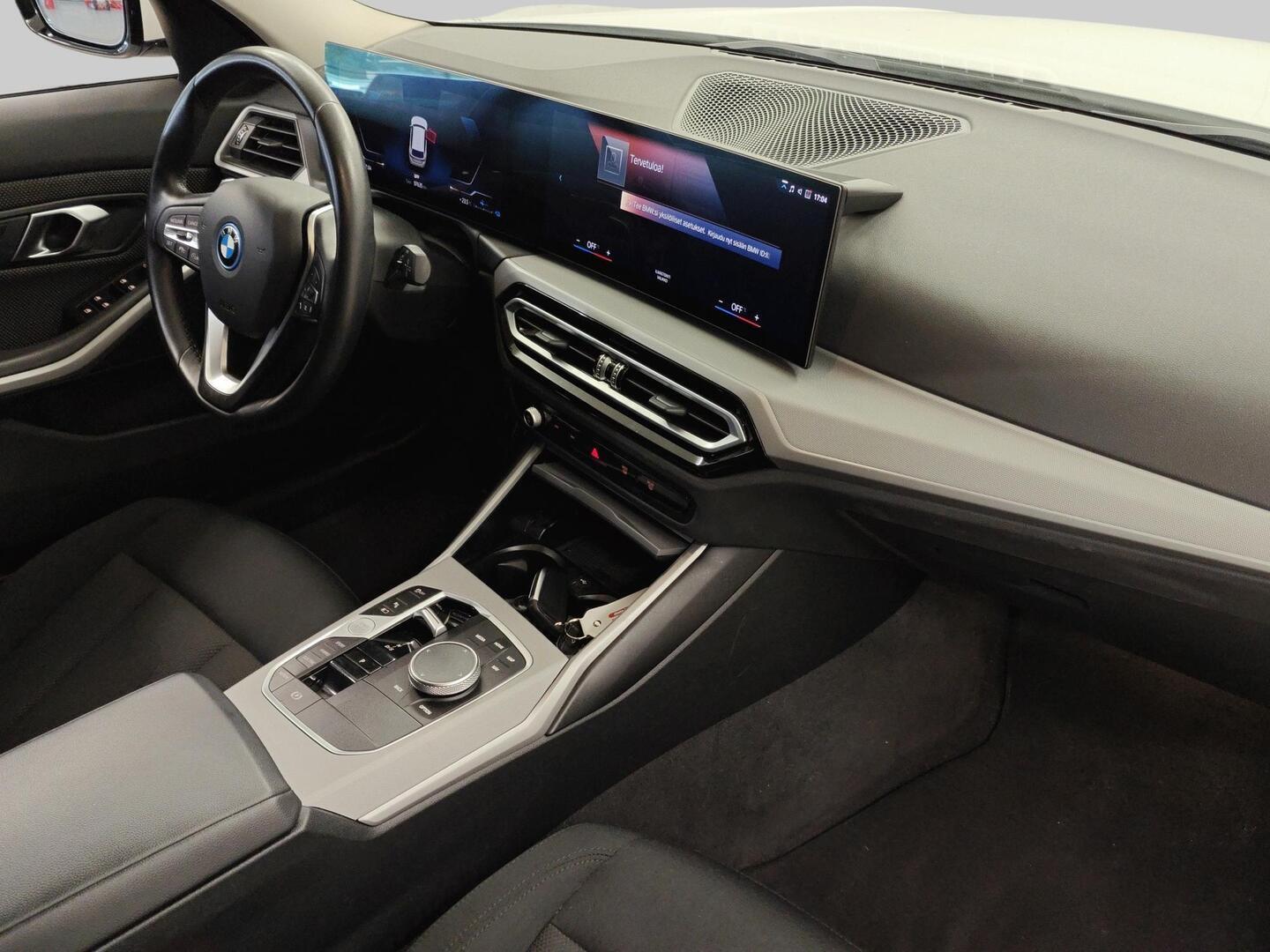 BMW 330 2022