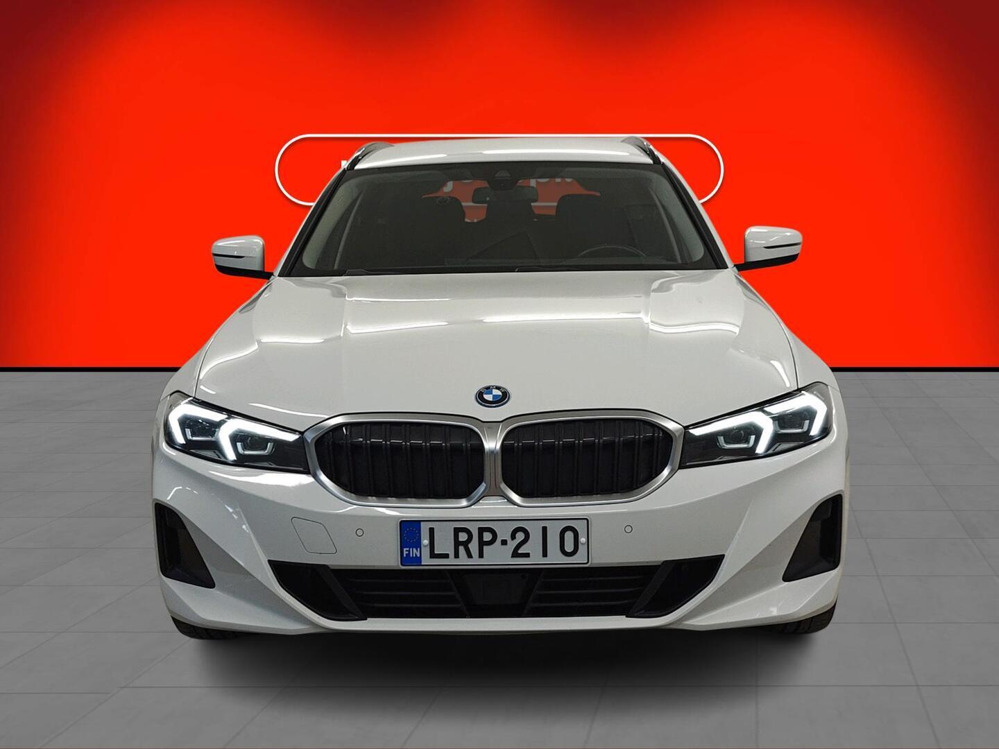 BMW 330 2022