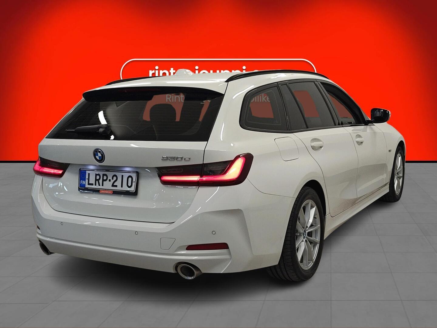 BMW 330 2022